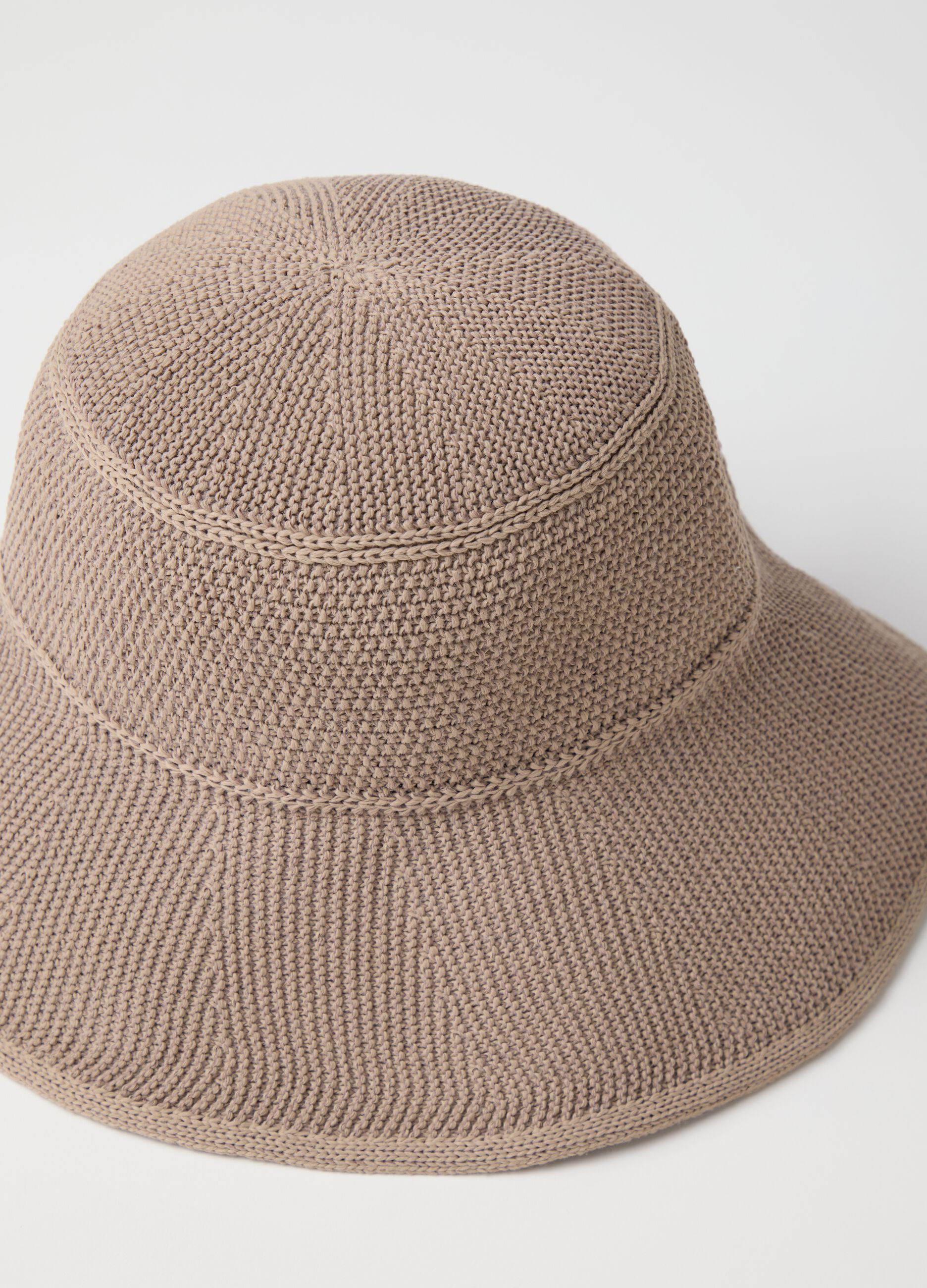 Cappello a campana da donna in beige