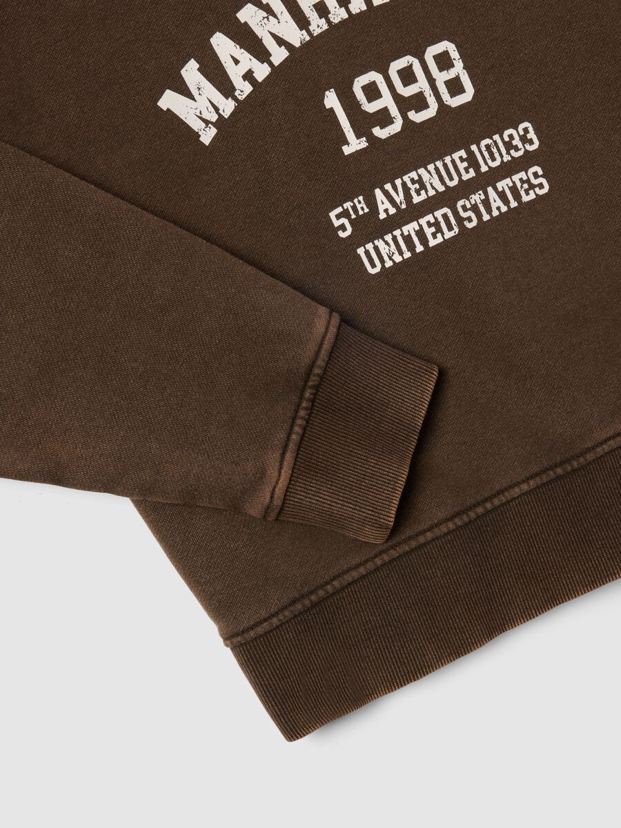 Brown crew-neck sweatshirt in regular fit cotton blend with lettering_5