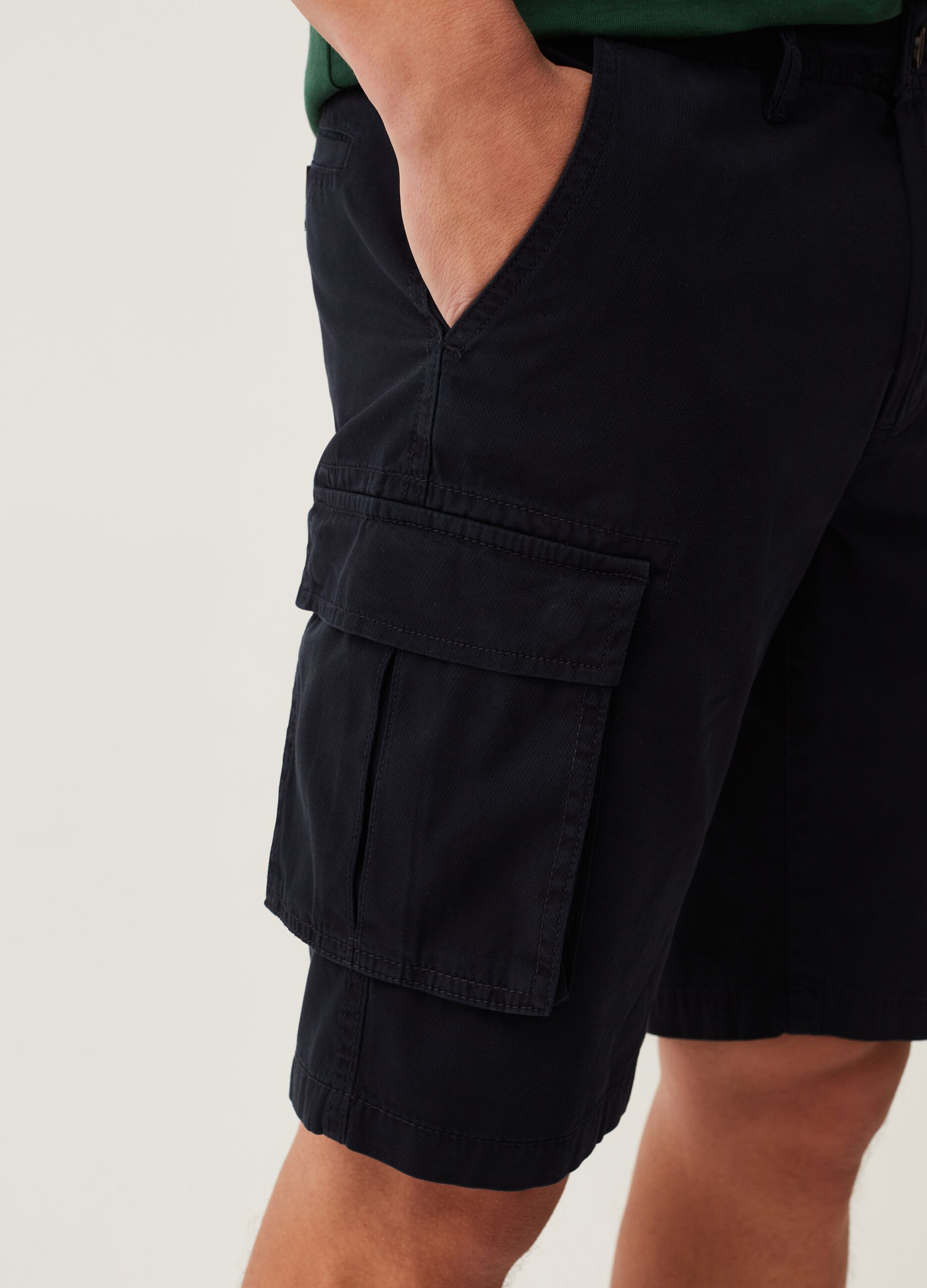 Textured cotton cargo Bermuda shorts