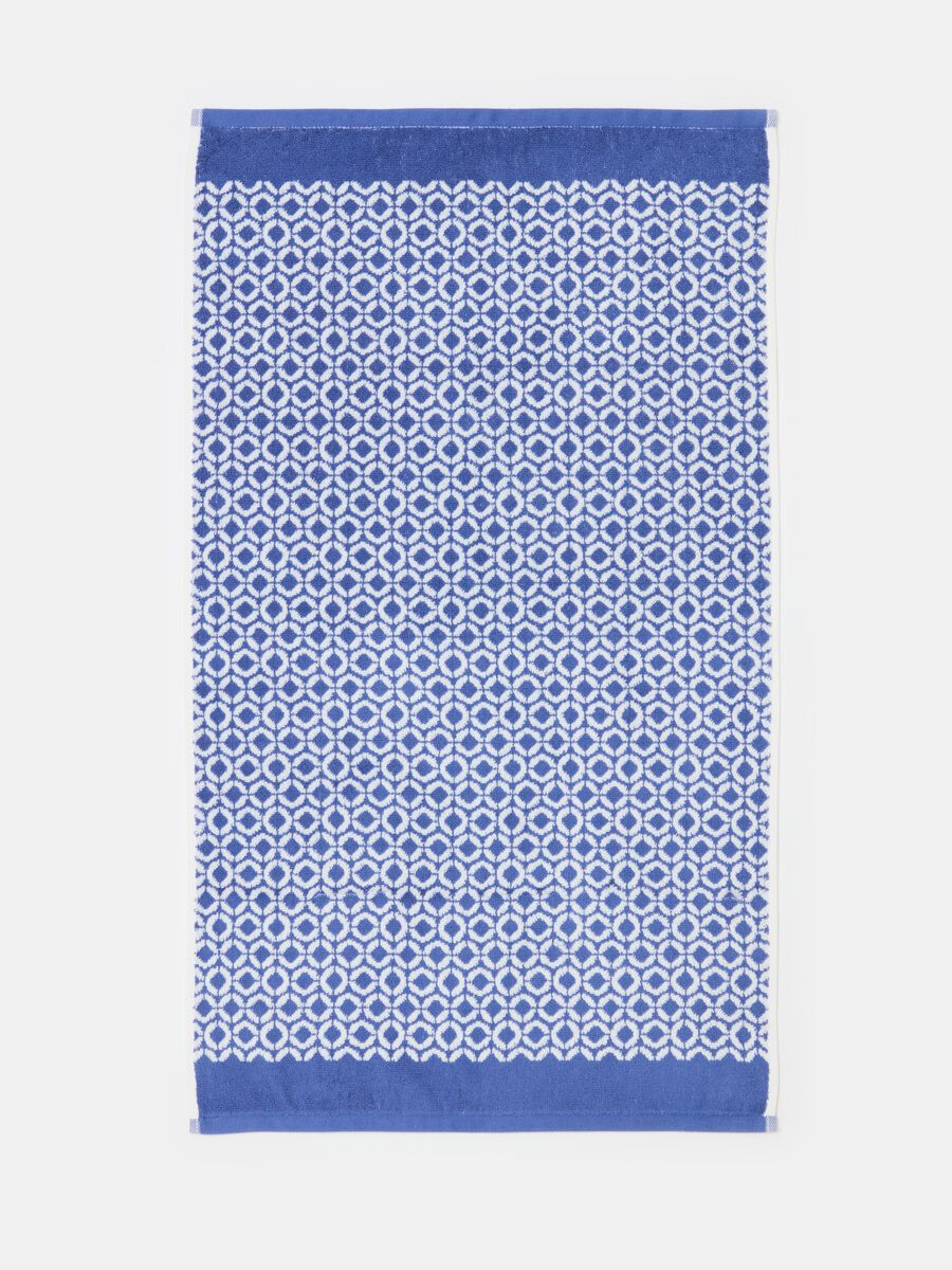 Face towel with dots pattern_1