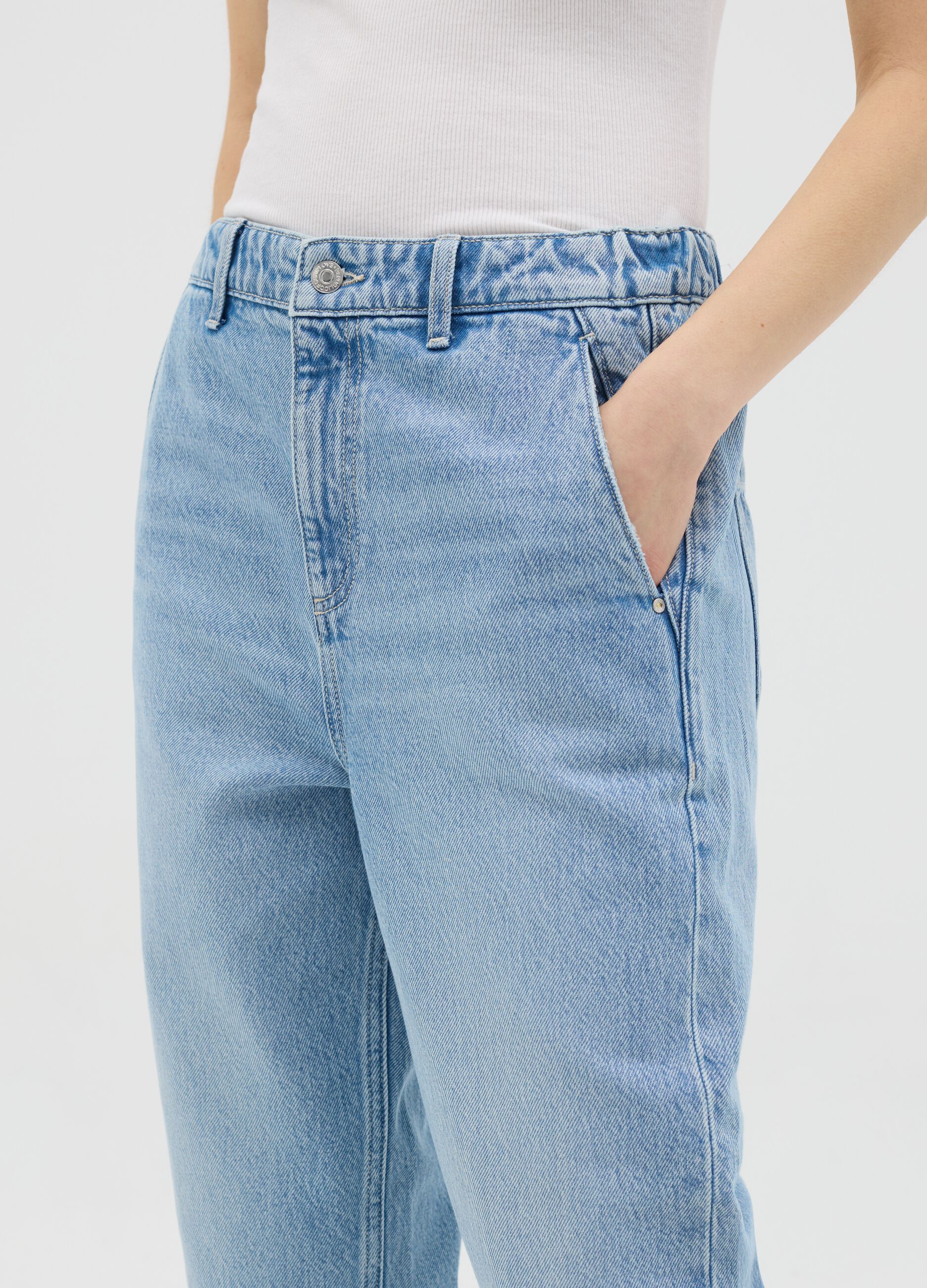 Light blue carrot-fit jeans in cotton
