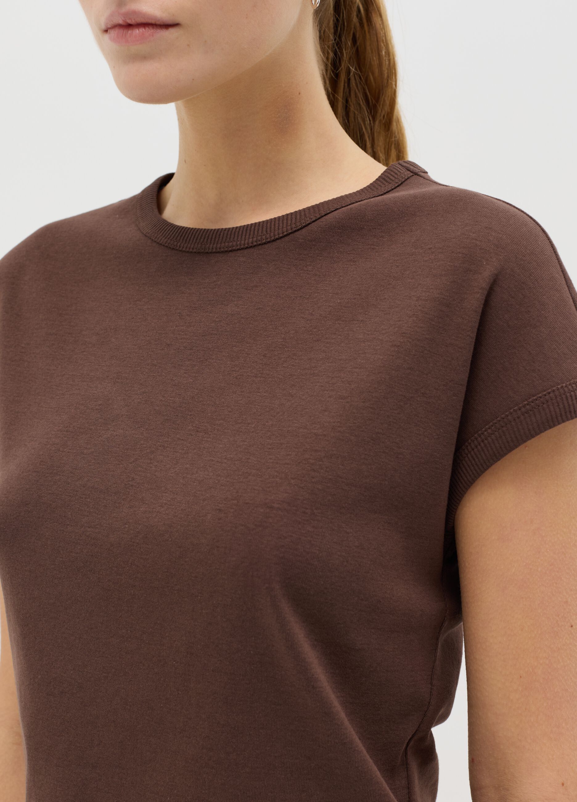 T-shirt con maniche a kimono marrone