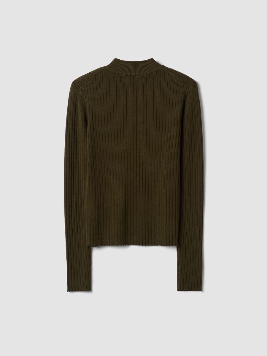 Maglia verde in misto viscosa a coste con collo rialzato_6