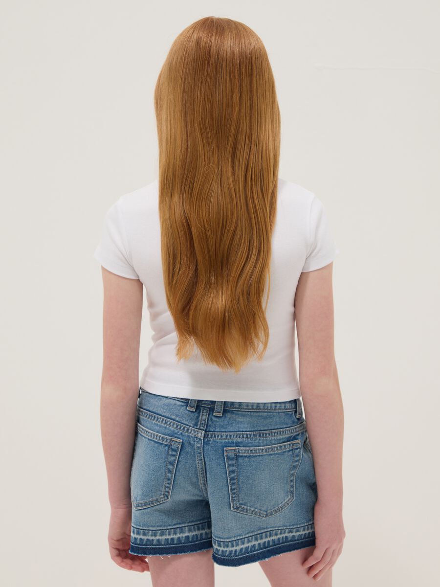 T-shirt fitted bianca in puro cotone da ragazza con cuore di perline_1