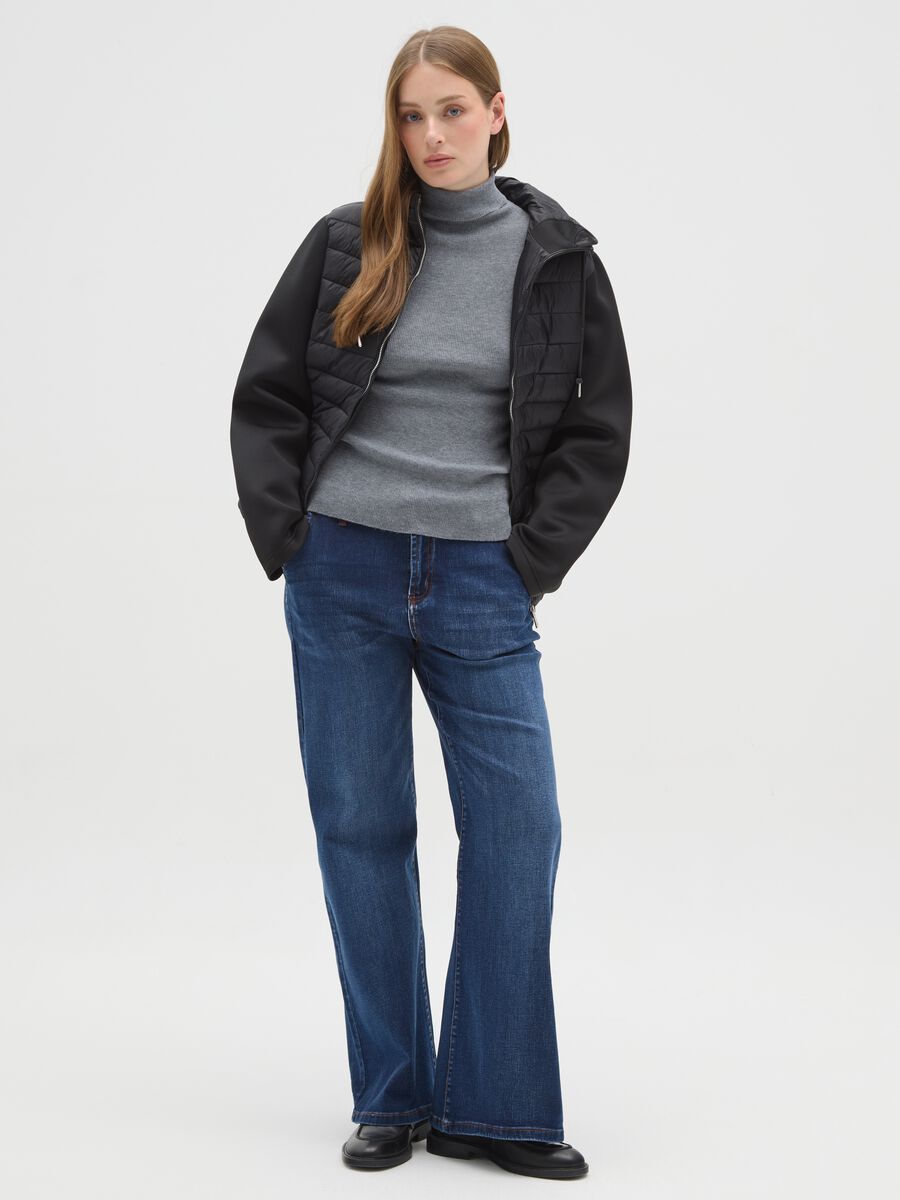 Giacca imbottita nera regular fit con cappuccio e zip_1