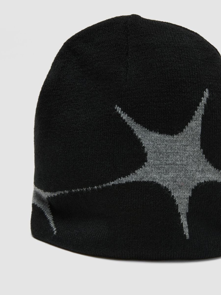 Black beanie with grey pattern_2