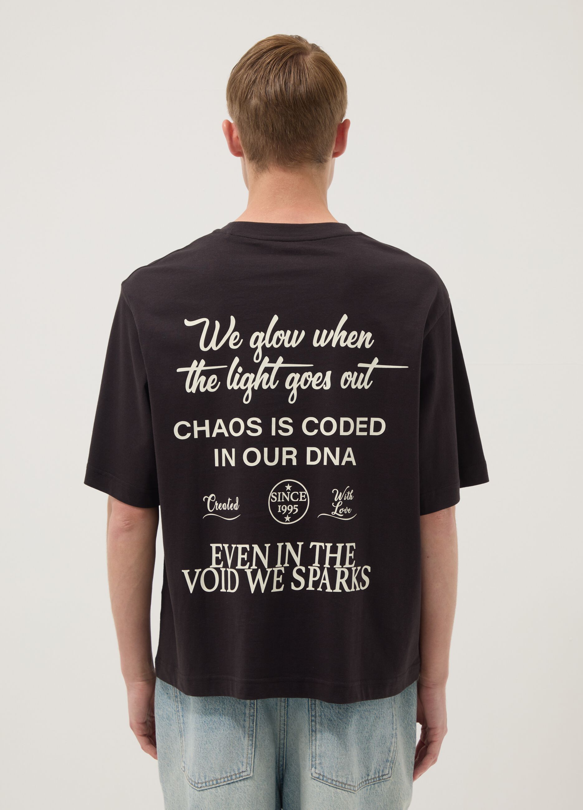 T-shirt nera in puro cotone con stampa frontale