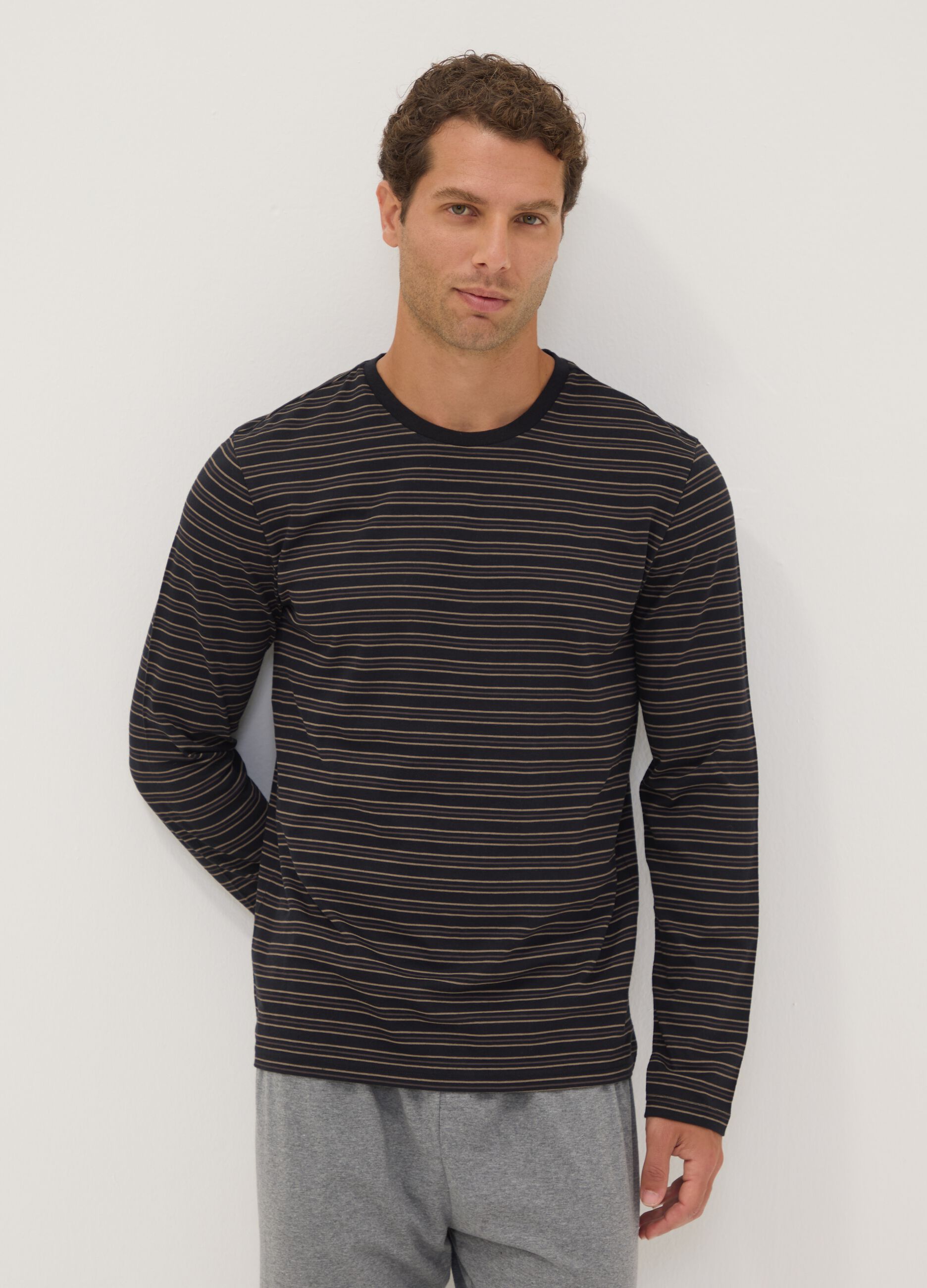 Black and grey striped crew-neck pyjamas in pure organic cotton