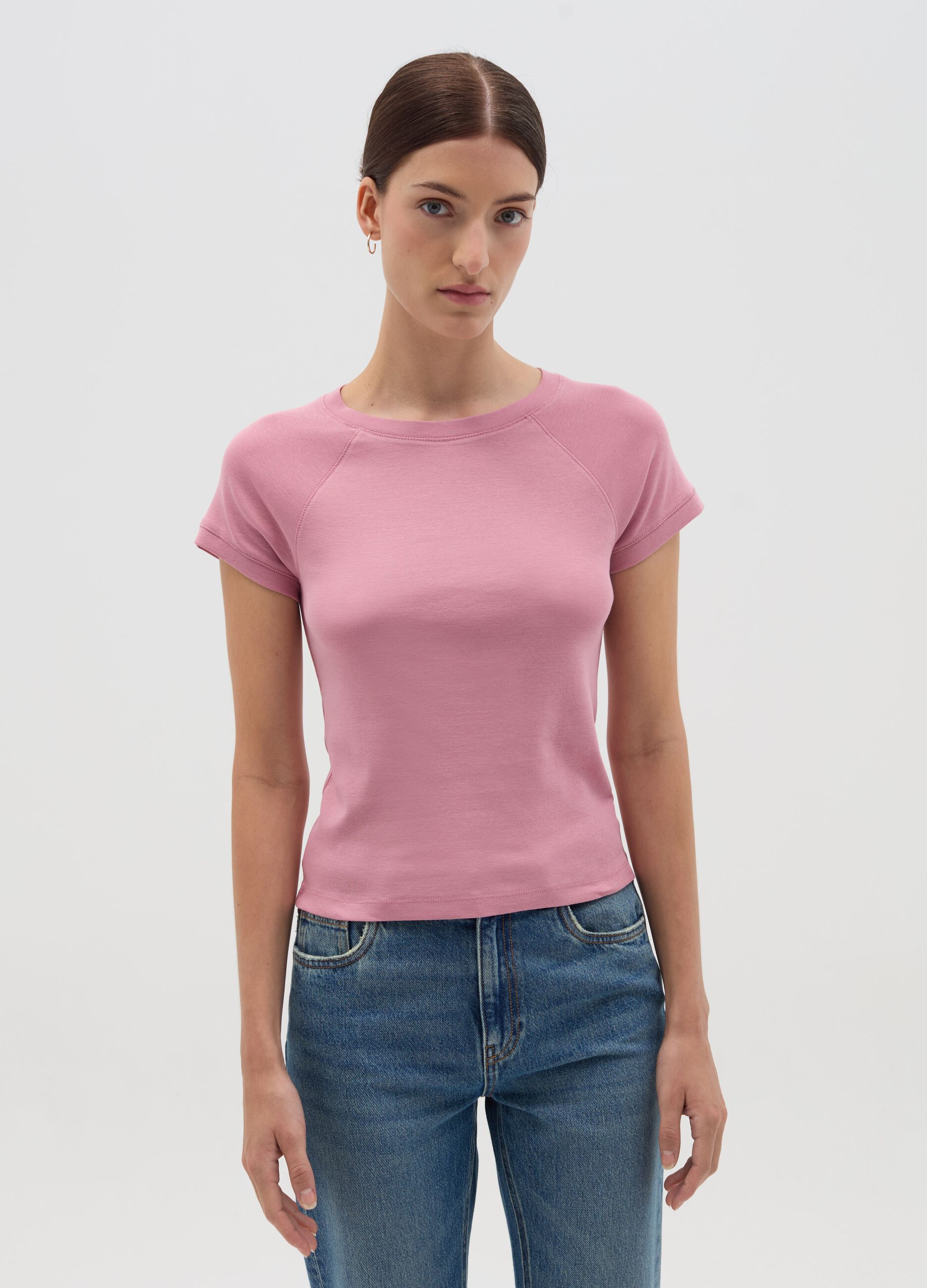 T-shirt with raglan sleeves