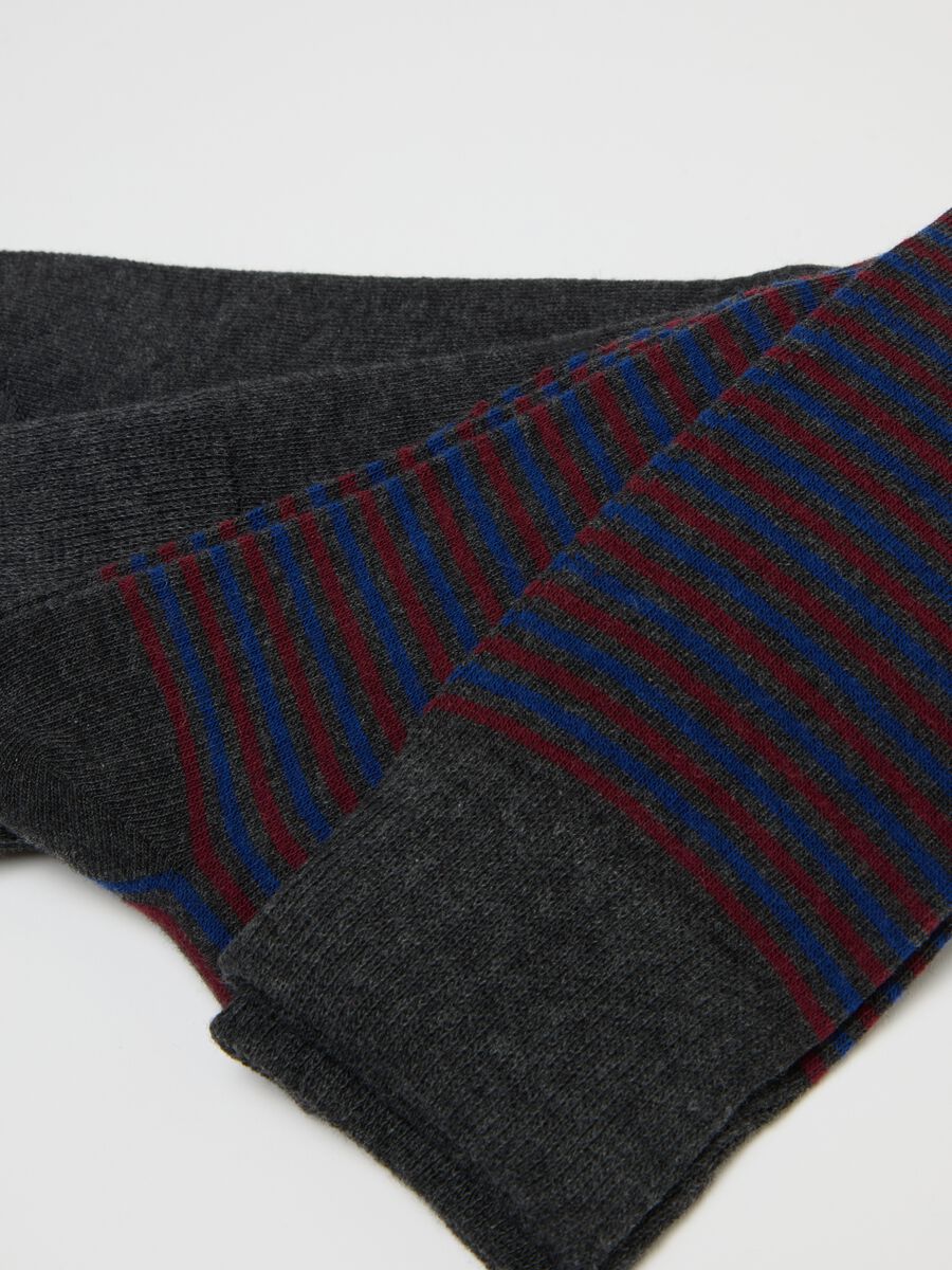 Three-pack of long multicoloured cotton stretch socks_2