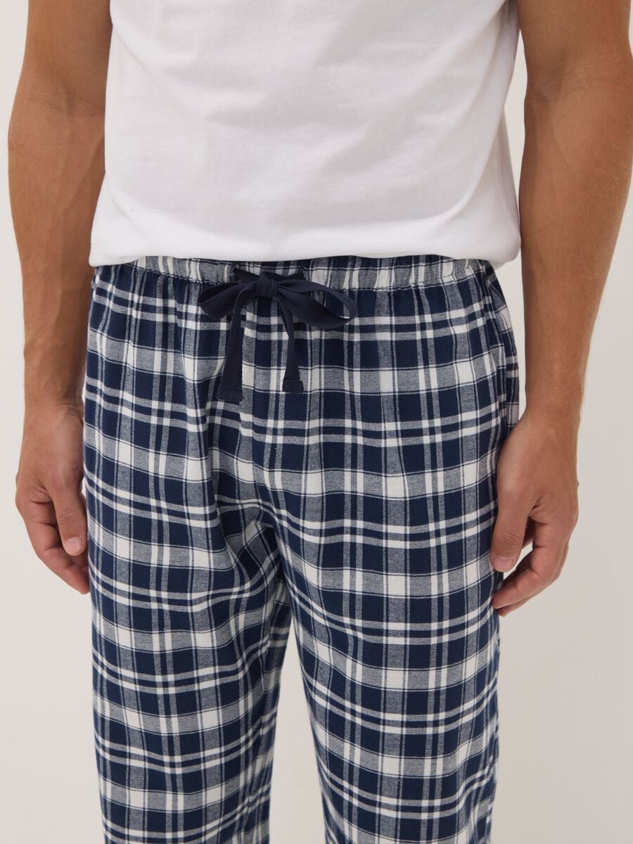 Pantaloni pigiama bianchi e blu in flanella di puro cotone organico a quadri_2