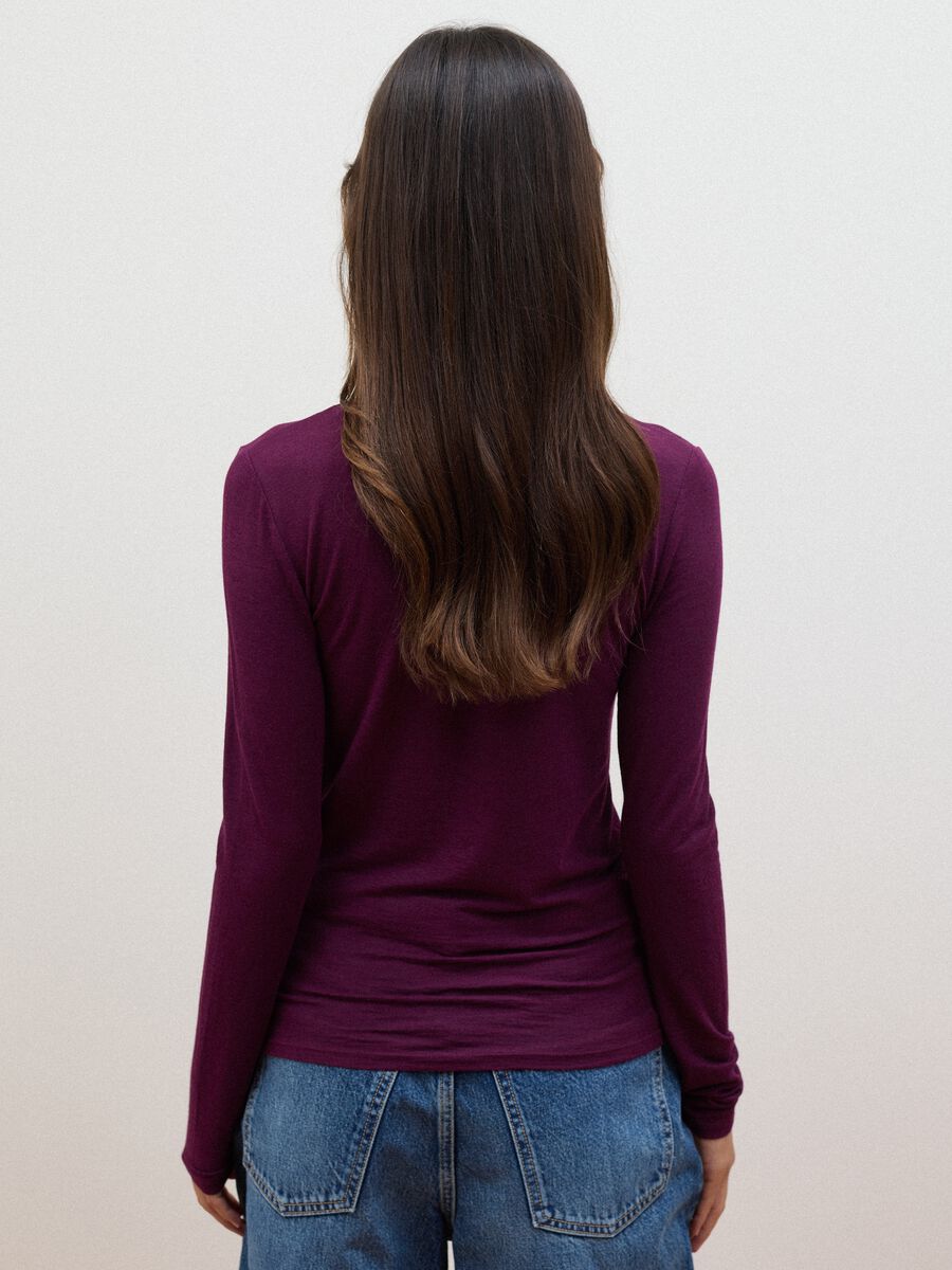 T-shirt viola in modal e cashmere elasticizzato regular fit_3