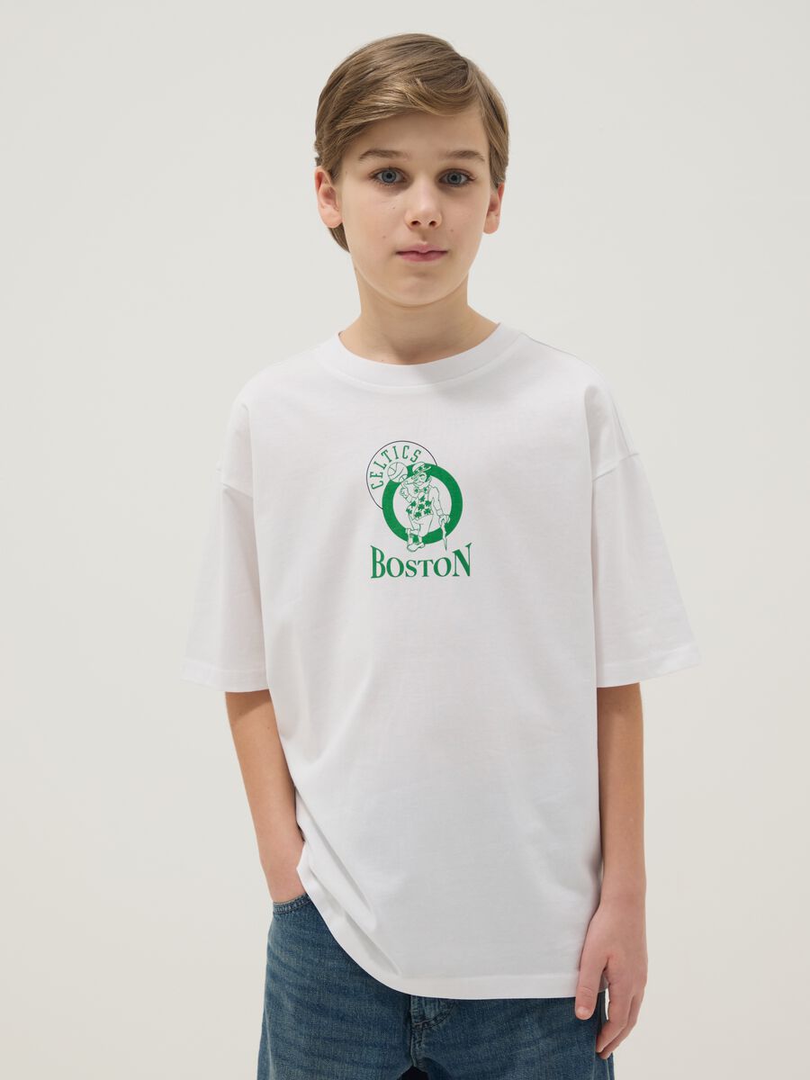 Children's white pure cotton oversized t-shirt with Boston Celtics logo_0