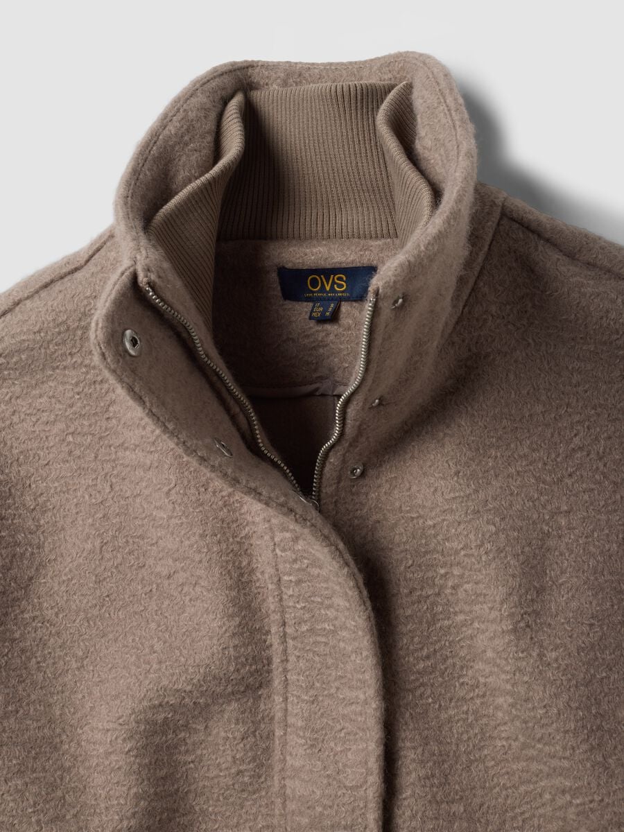 Giacca beige regular con collo alto e tasche applicate_6
