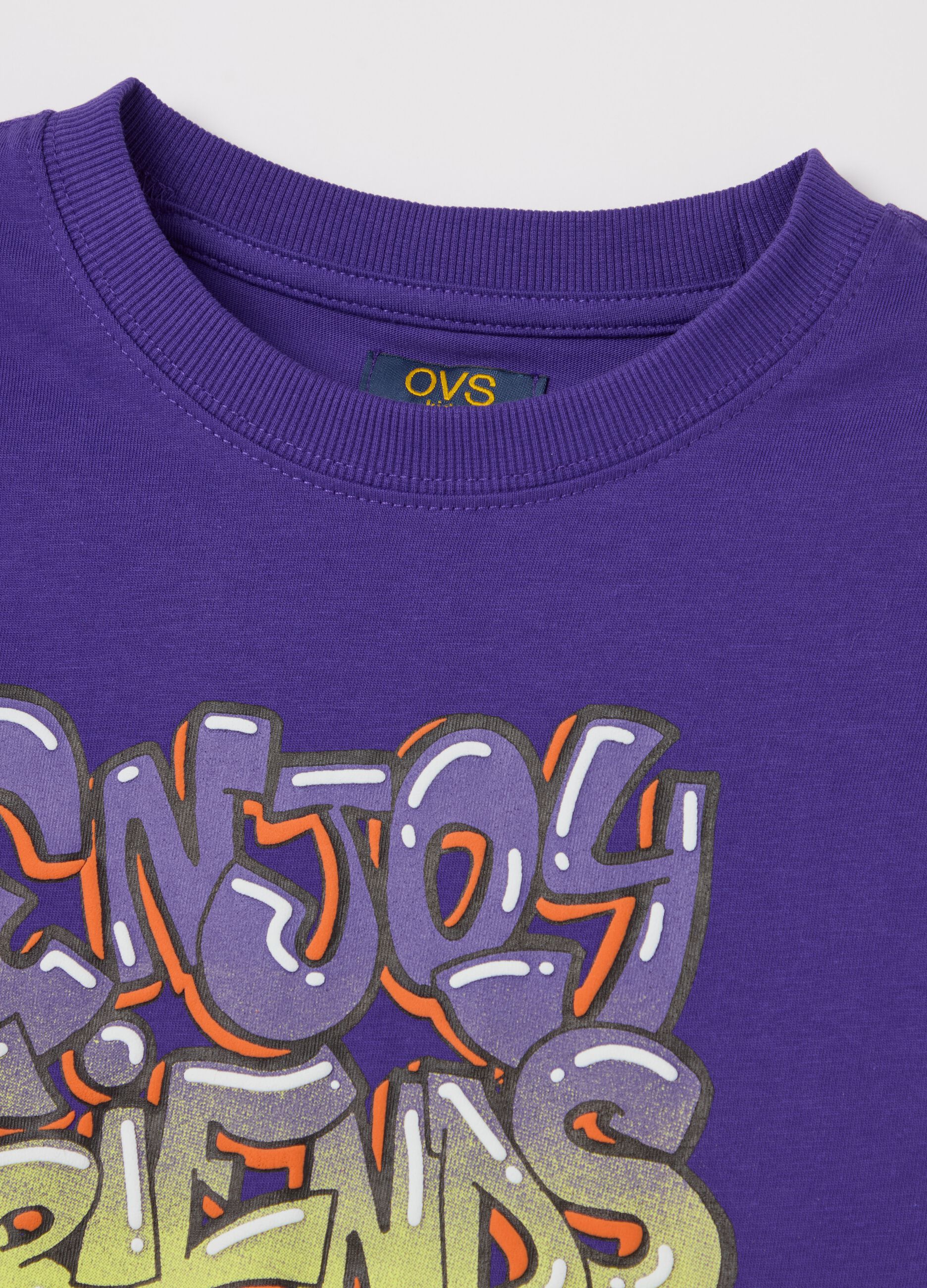 "Enjoy Friends Fun!" T-shirt with long sleeves