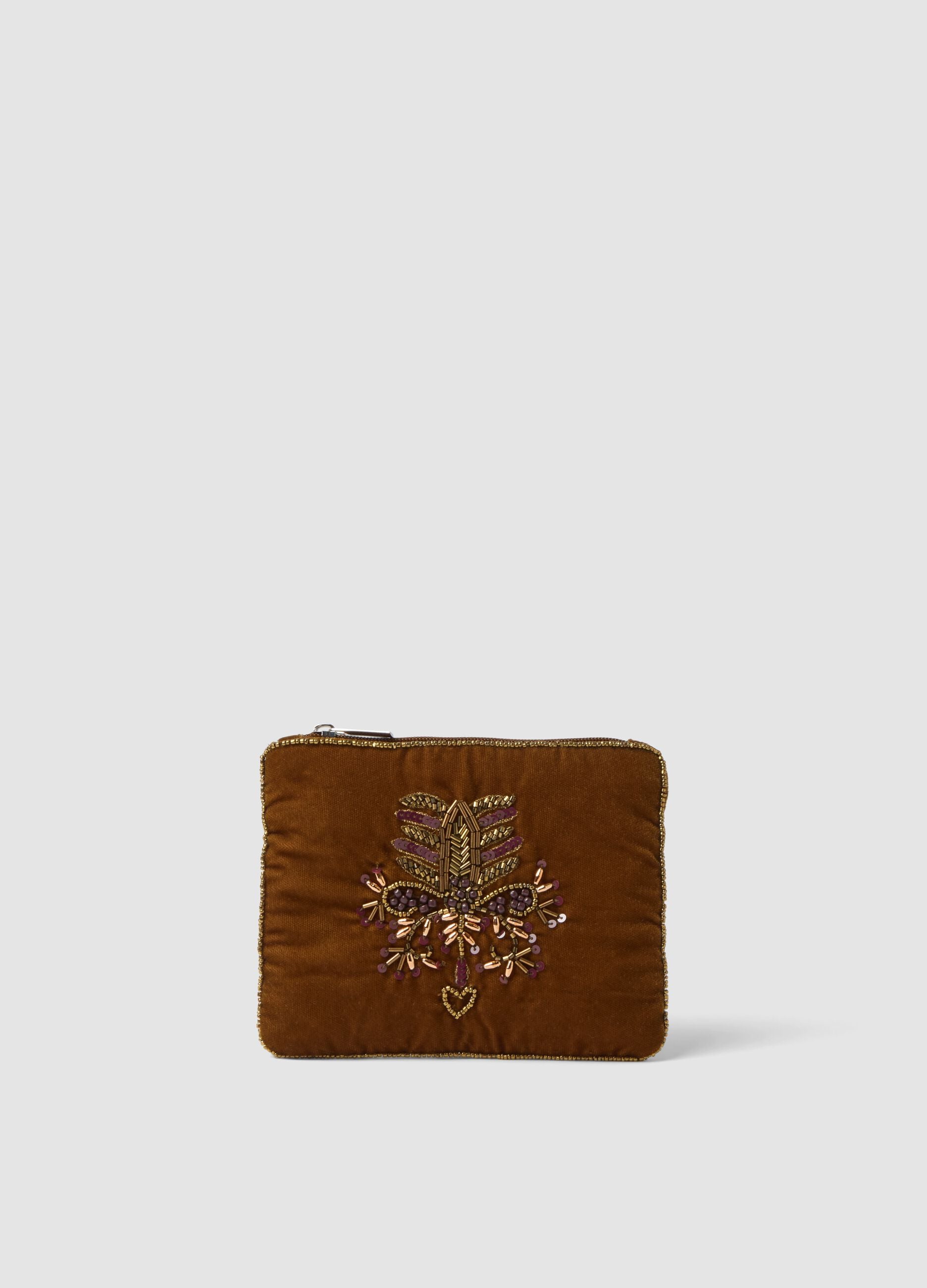 Green pouch with beaded embroidery and zip