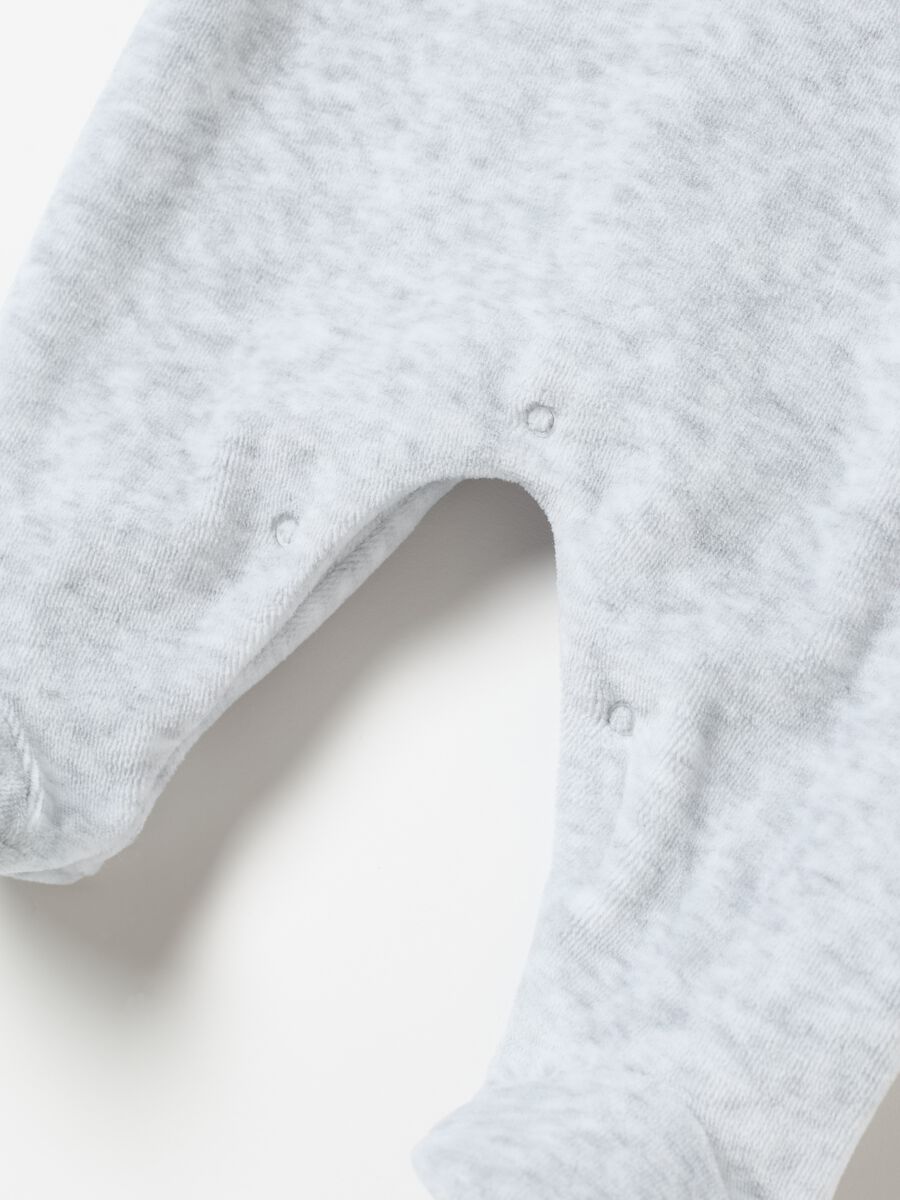 Tutina in velour con piedini e ricamo_2