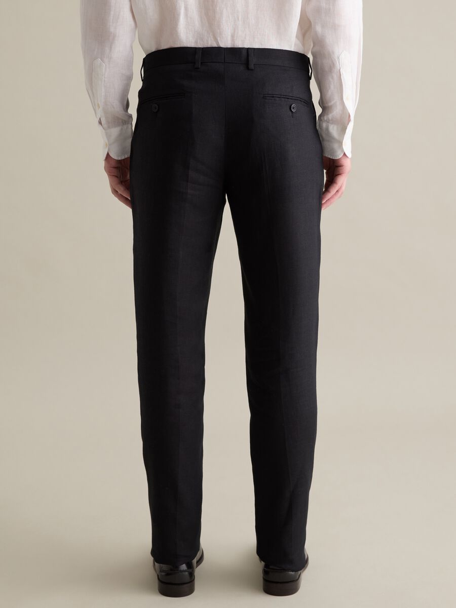 Contemporary regular-fit trousers in linen_3