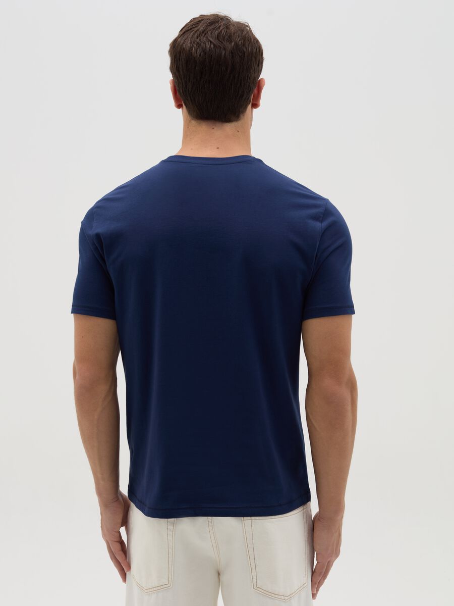 Slim-fit T-shirt in stretch cotton with V neck_2