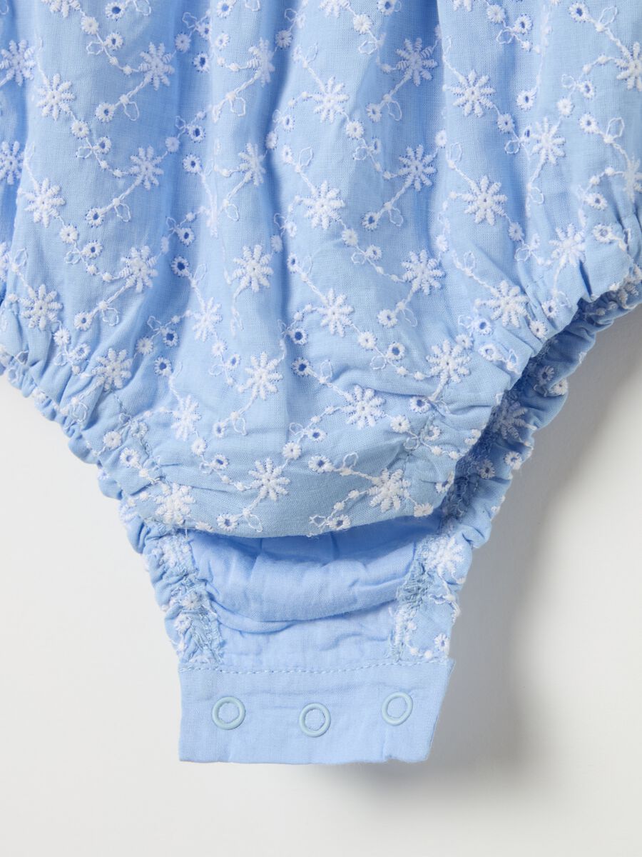Romper suit in broderie anglaise cotton_2