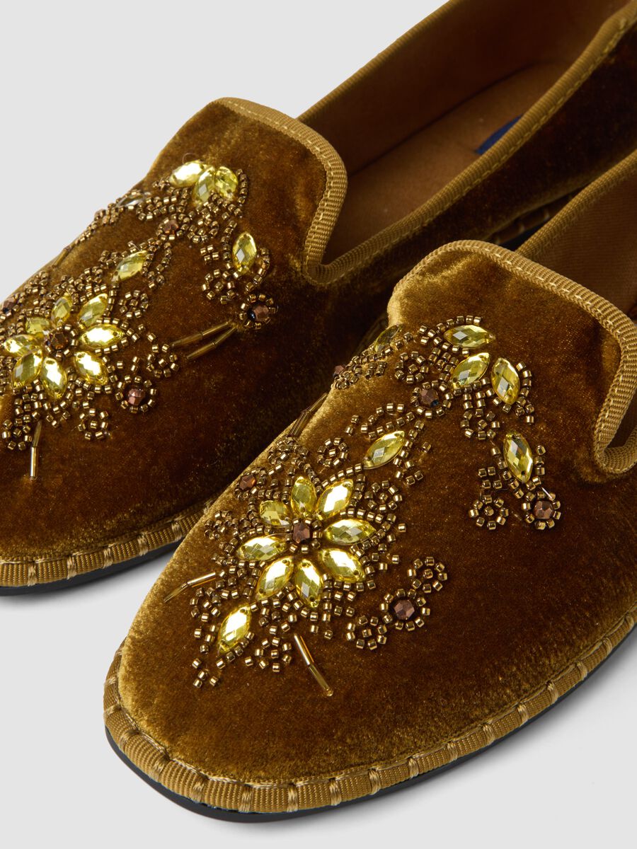 Classic green Friulane with jewel embroidery_1