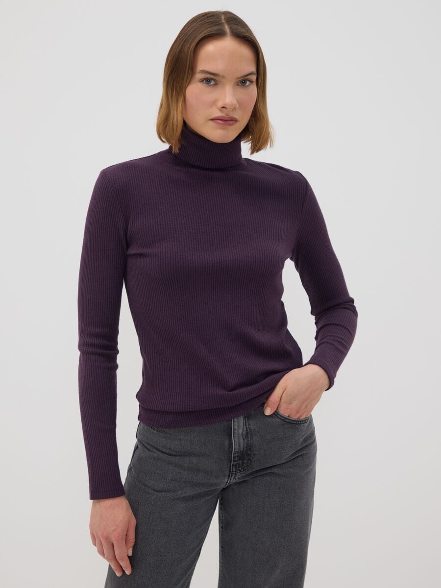 Maglia viola in misto viscosa a costine con girocollo_0