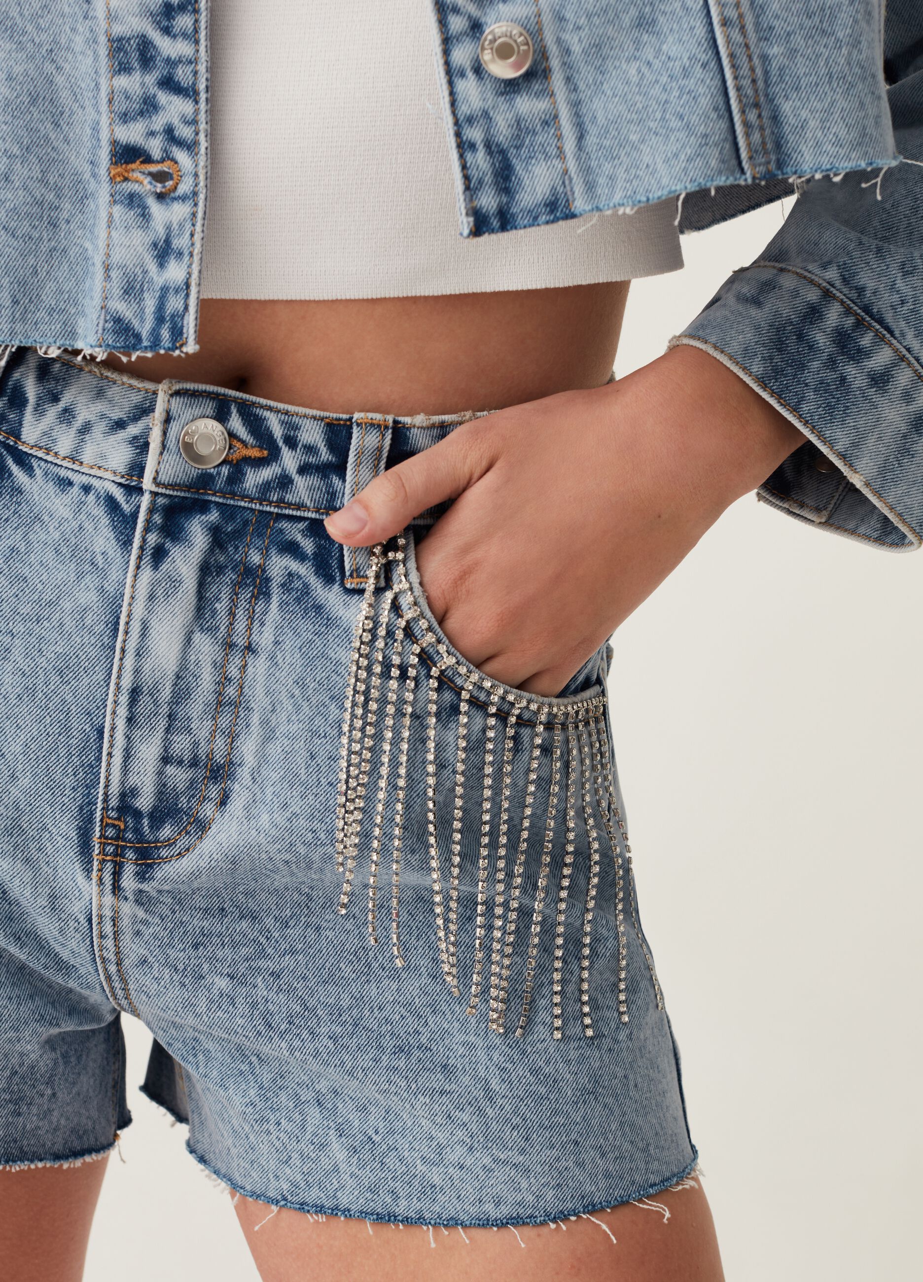Shorts in denim con frange in strass_3