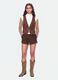 Gilet marrone in tessuto elasticizzato con borchie regular fit_1