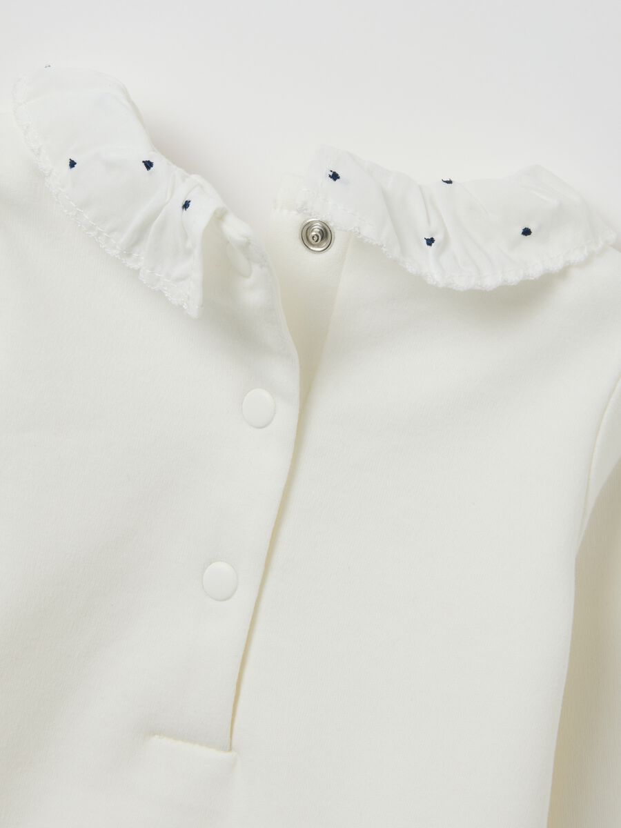 Body bianco da neonata in puro cotone con colletto a volant_3