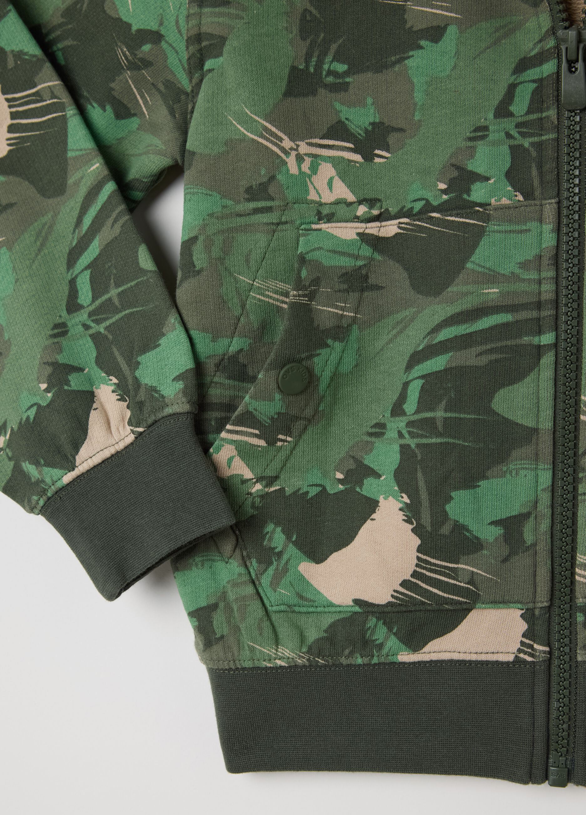Green full-zip sweatshirt in camouflage French terry with hood