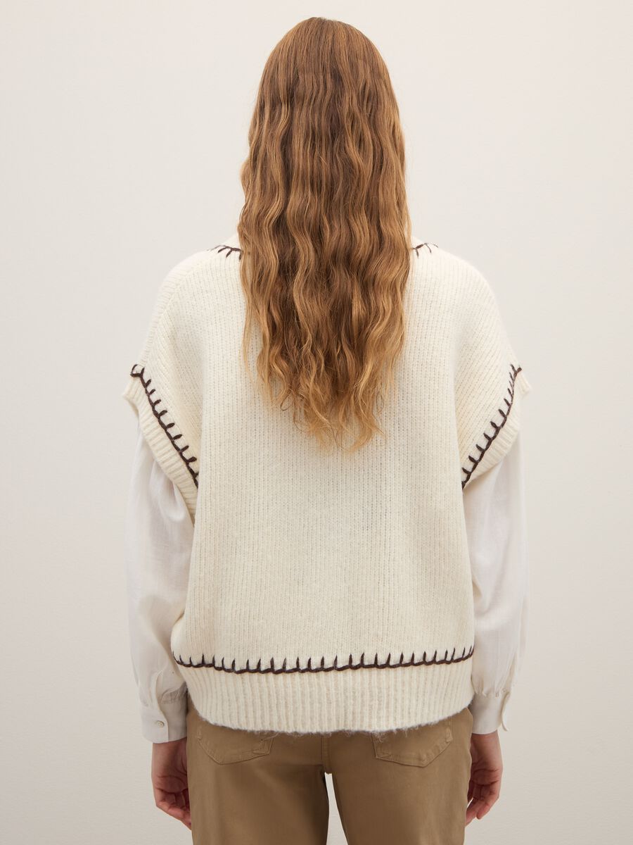 White cotton-blend oversized fit gilet with V-neck_3