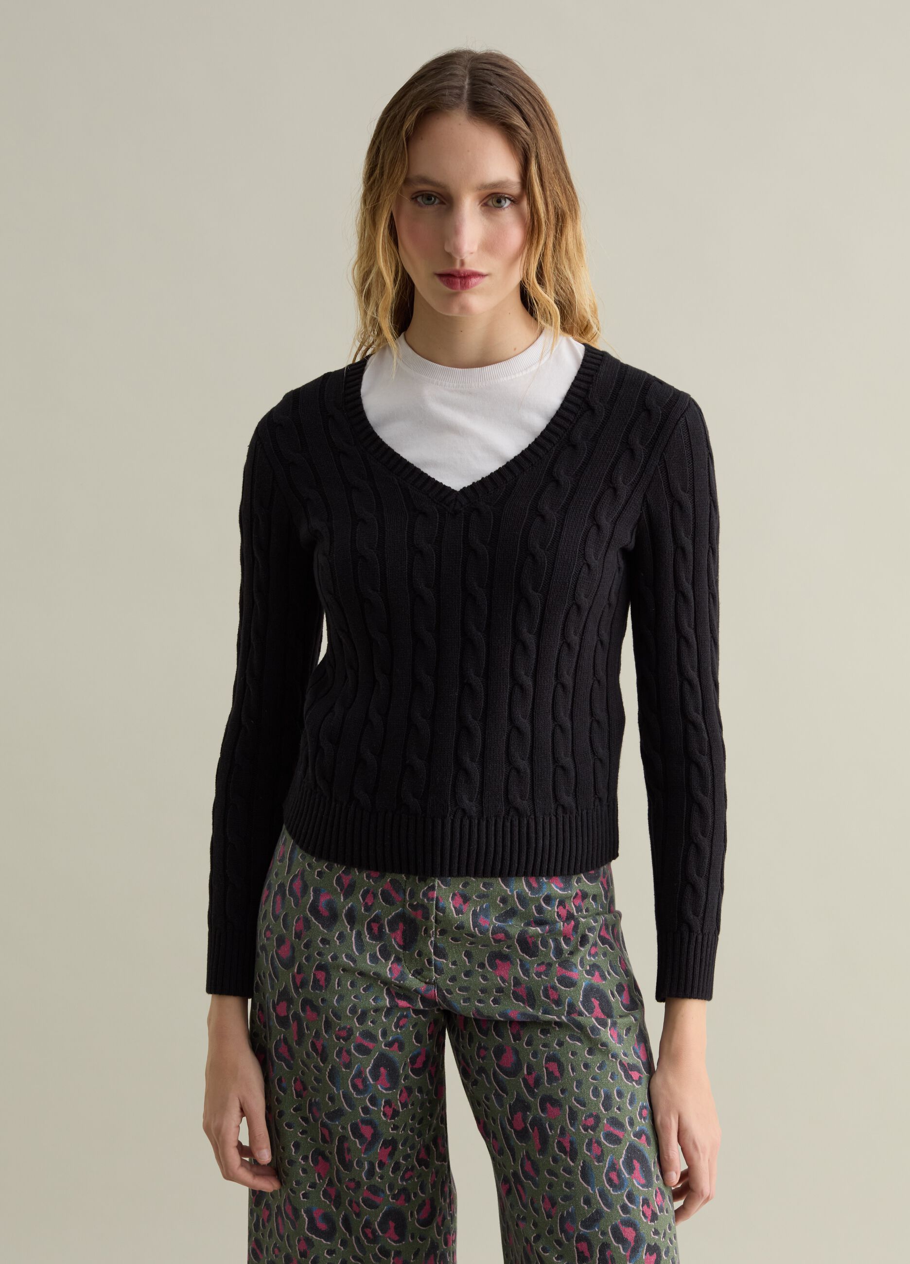 Cable-knit pullover with V neck