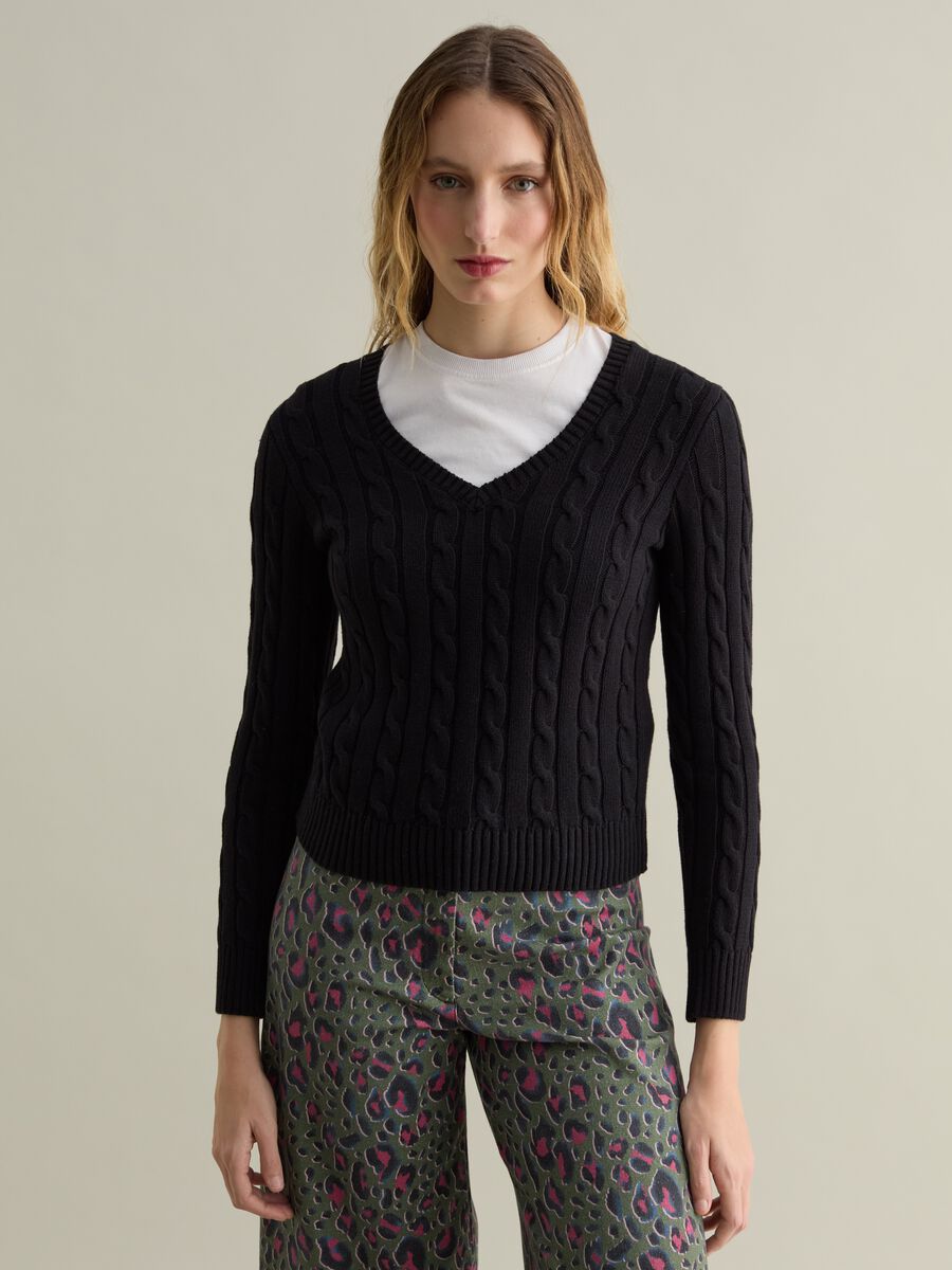Cable-knit pullover with V neck_0