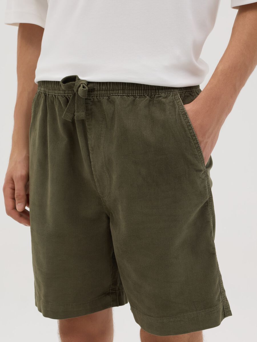 Green corduroy shorts in pure cotton_3