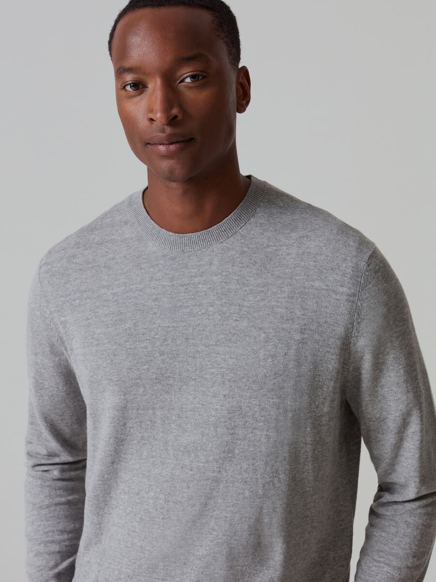Cotton and linen pullover with round neck_0