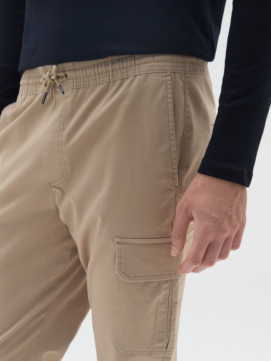 Pantaloni cargo in cotone beige relaxed fit_3