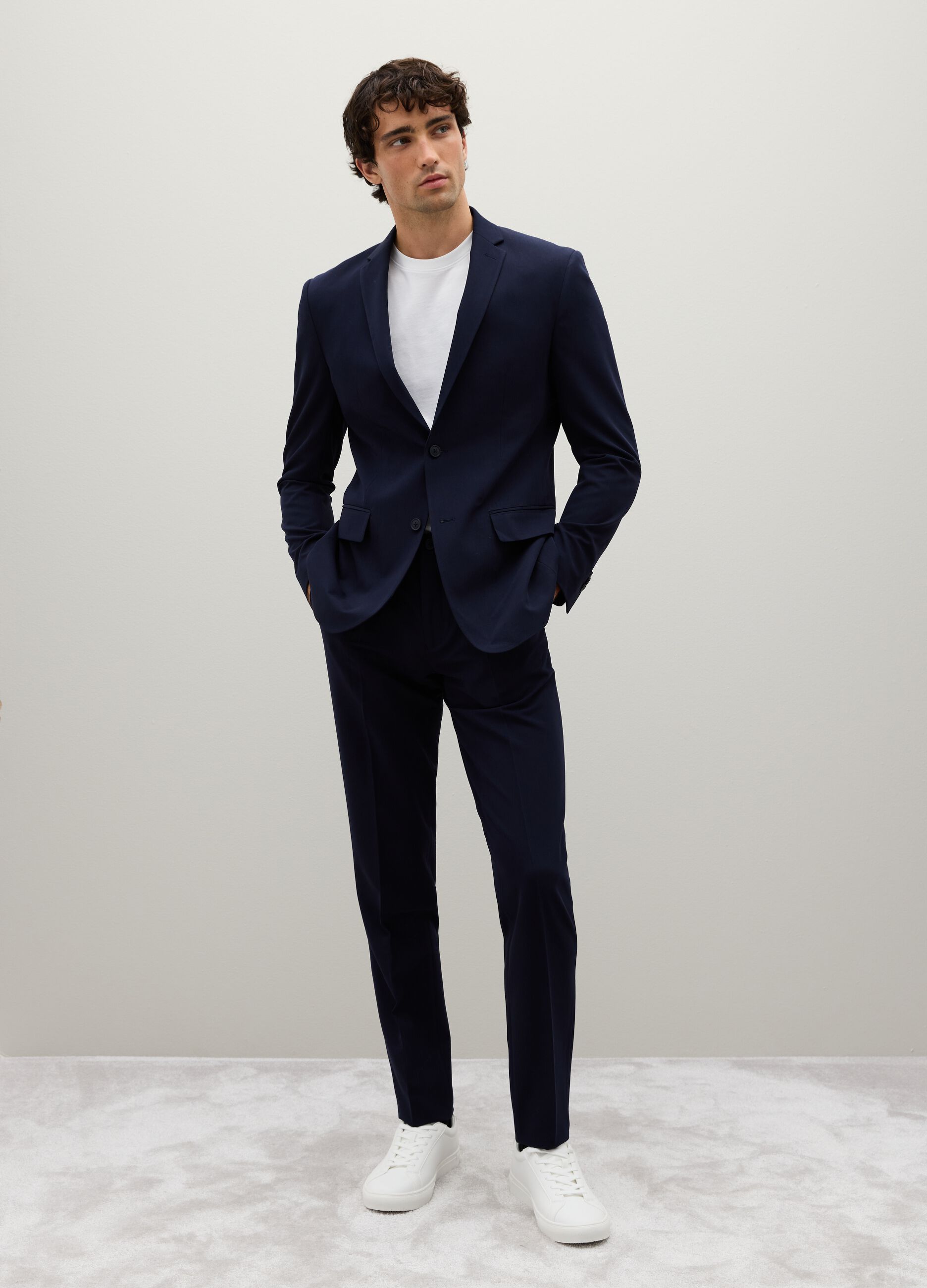 Blazer blu slim fit con chiusura a bottoni