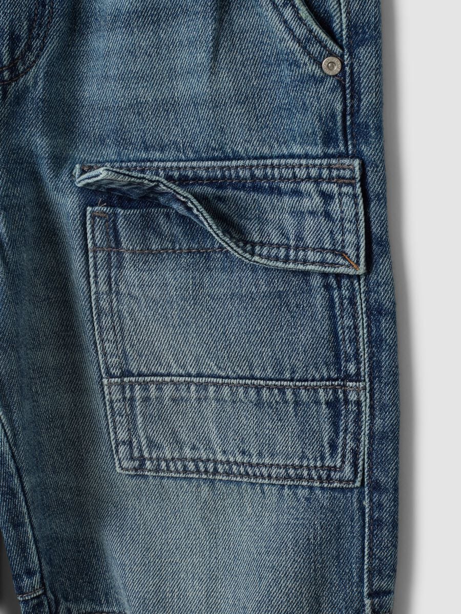 Jogger denim blu in misto cotone e viscosa relaxed fit per bambino_3