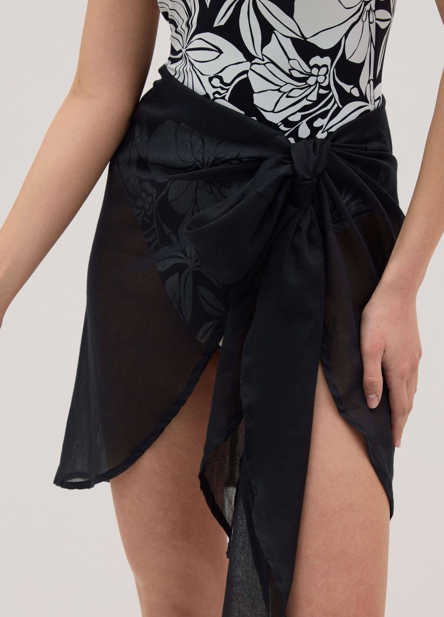 Women's black beach cover-up in 100% cotton with regular fit