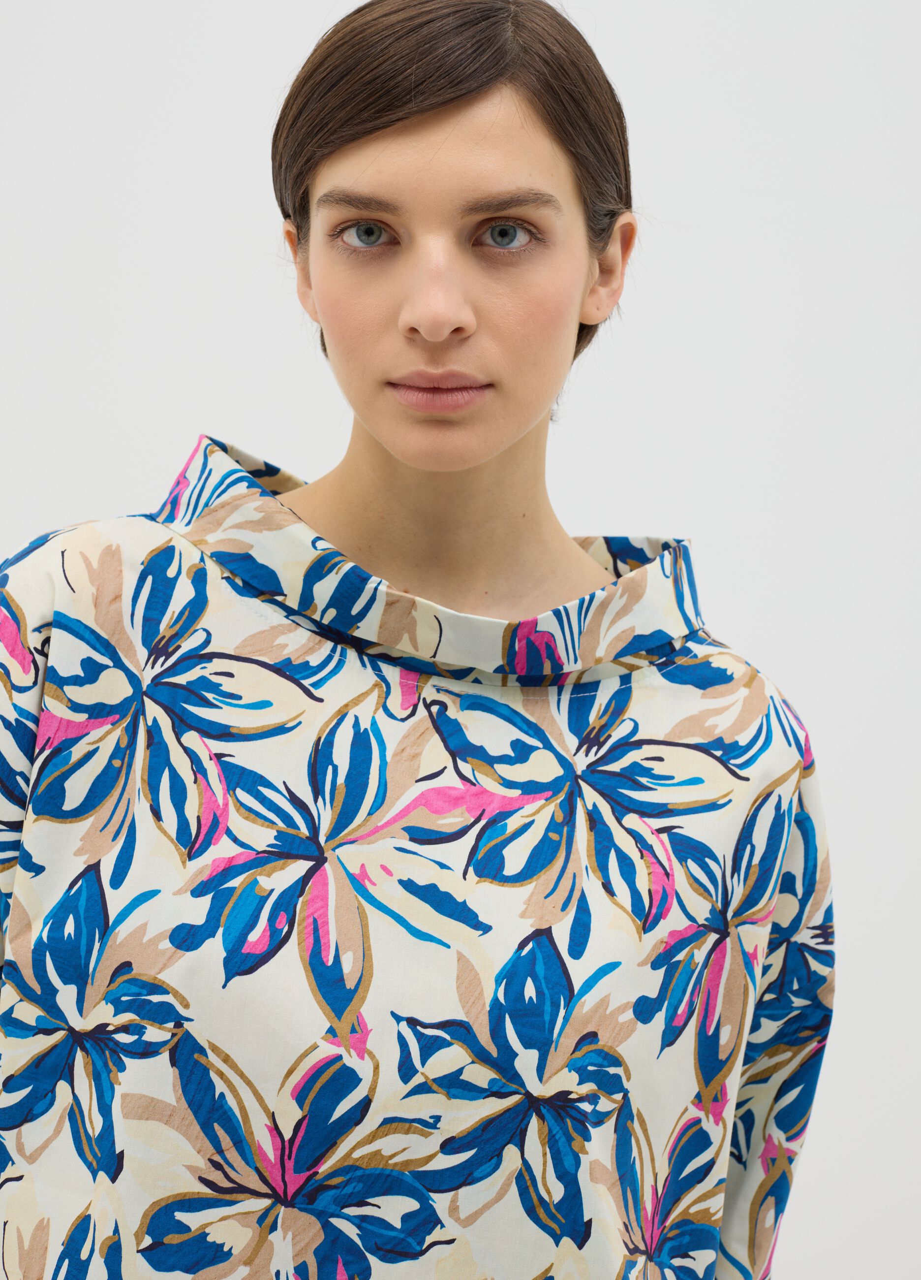 White blouse with boat neck and flowers print