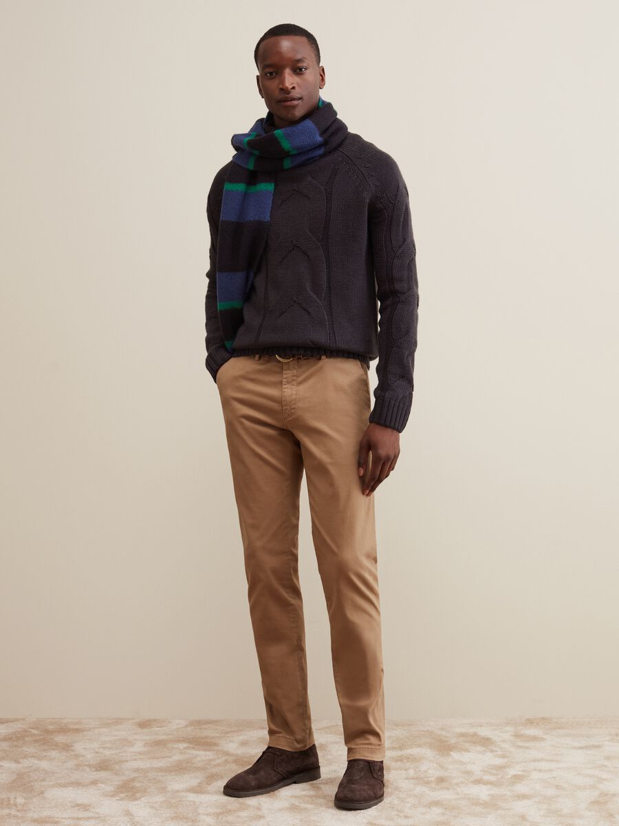 Pullover con lavorazione intrecciata_3