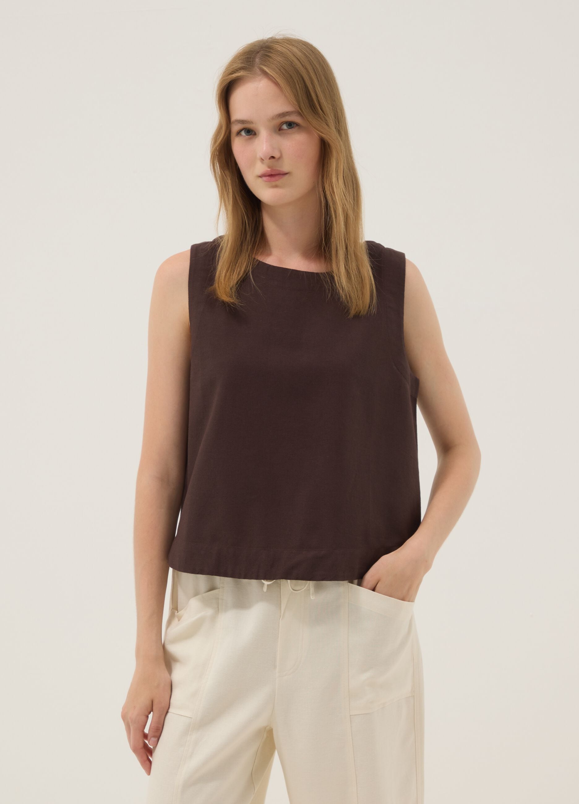 Brown regular-fit top in viscose, cotton and linen blend