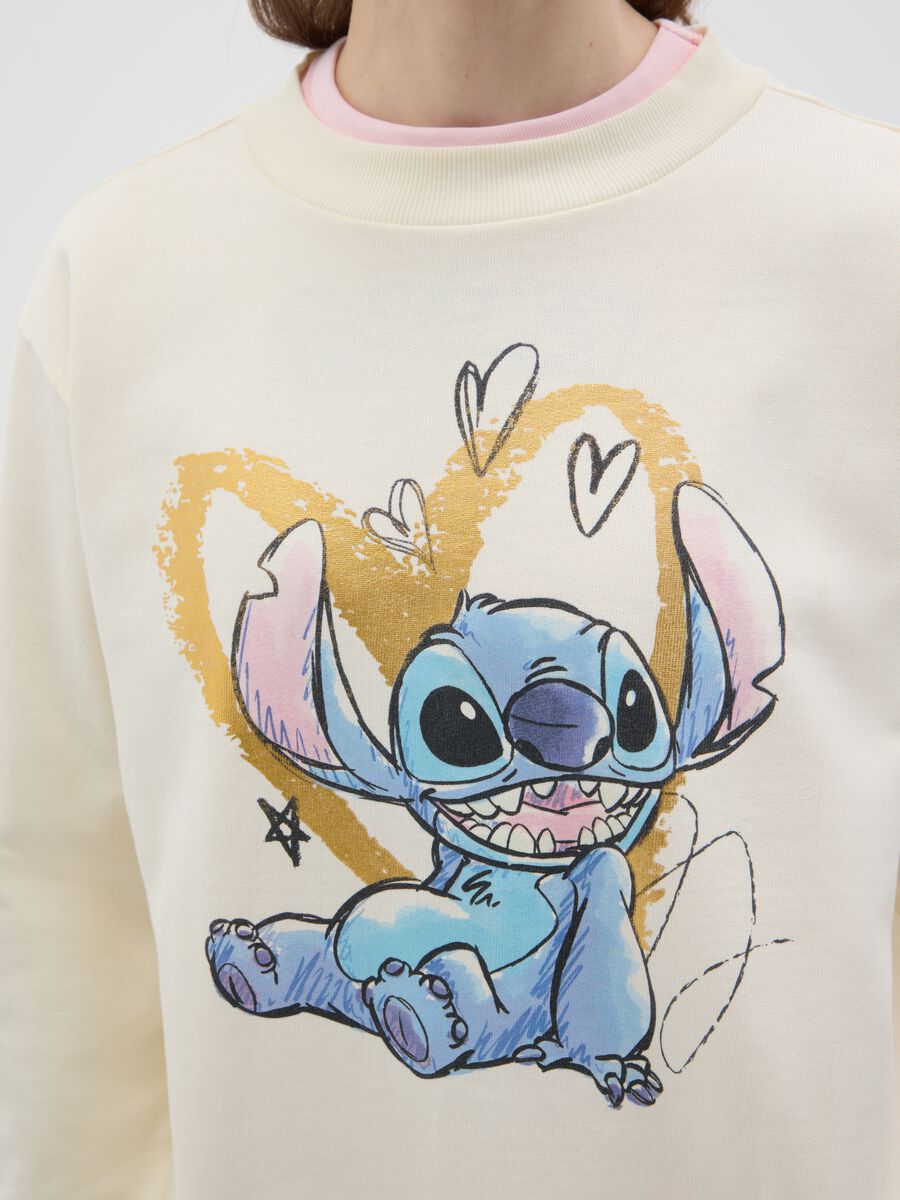 White sweatshirt with Stitch print in foil_2