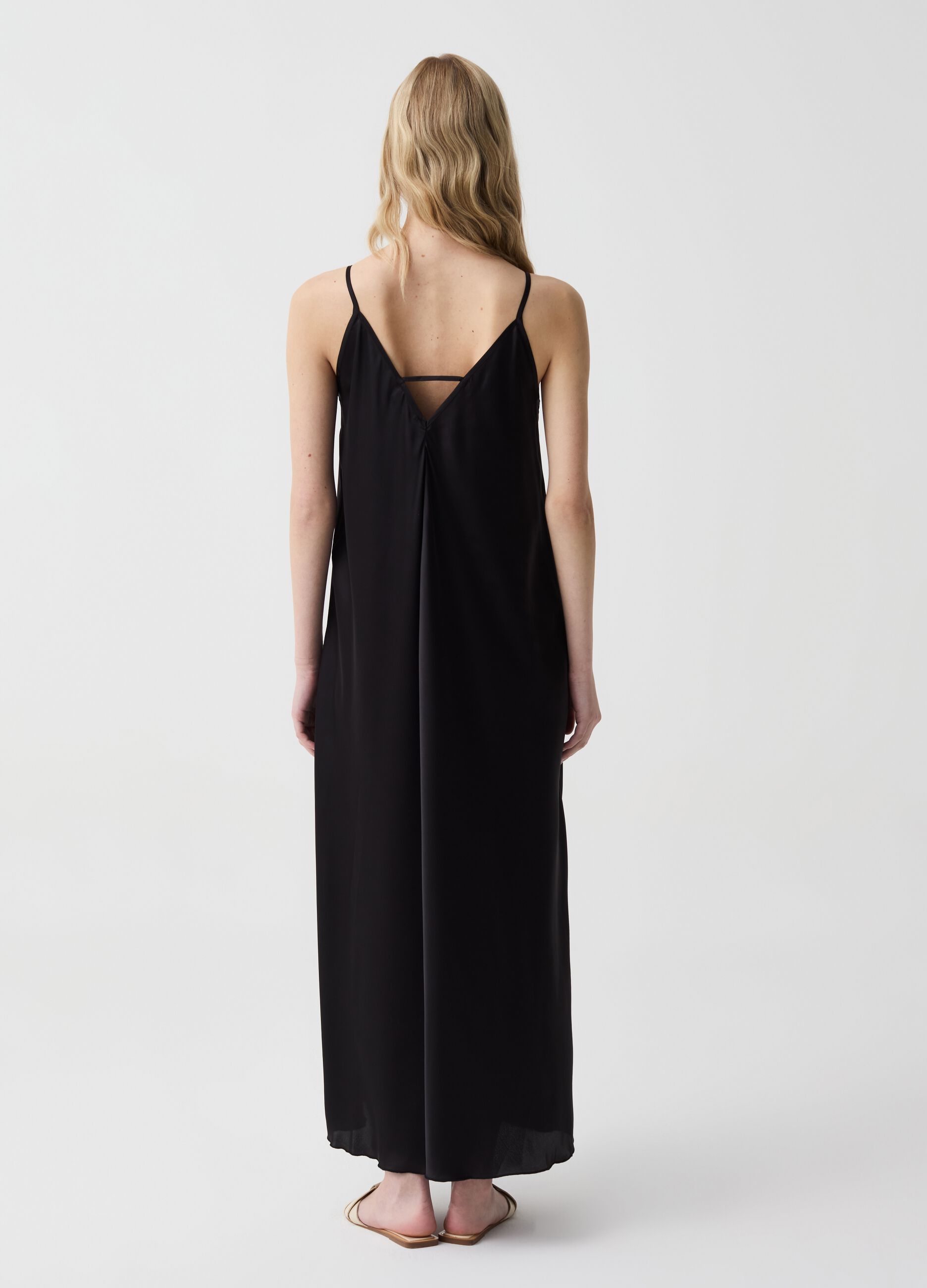 Long dress in satin with spaghetti straps