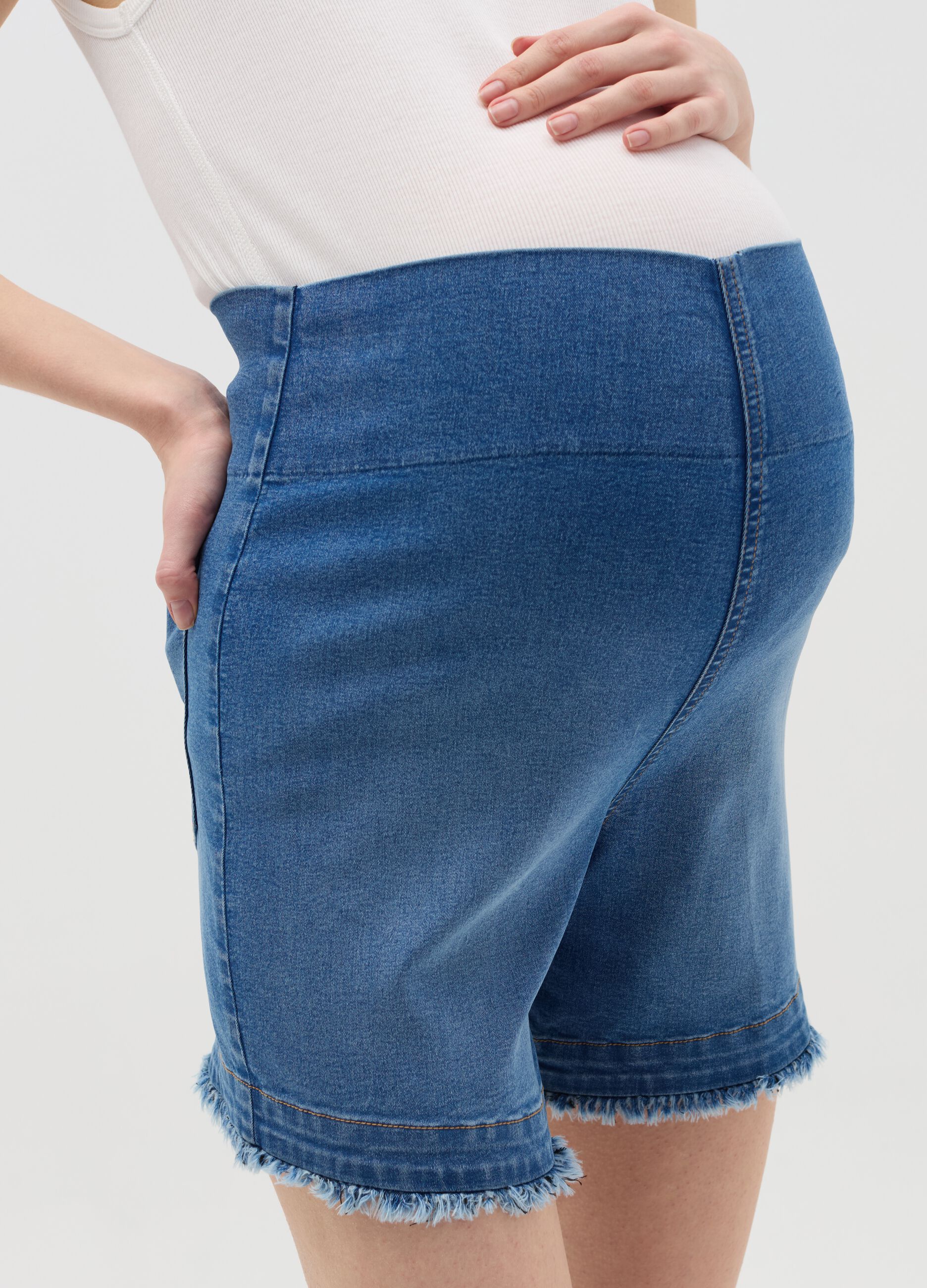 Fringed maternity shorts in denim