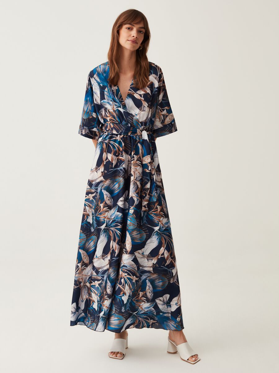 Abito lungo floreale con maniche a kimono_0