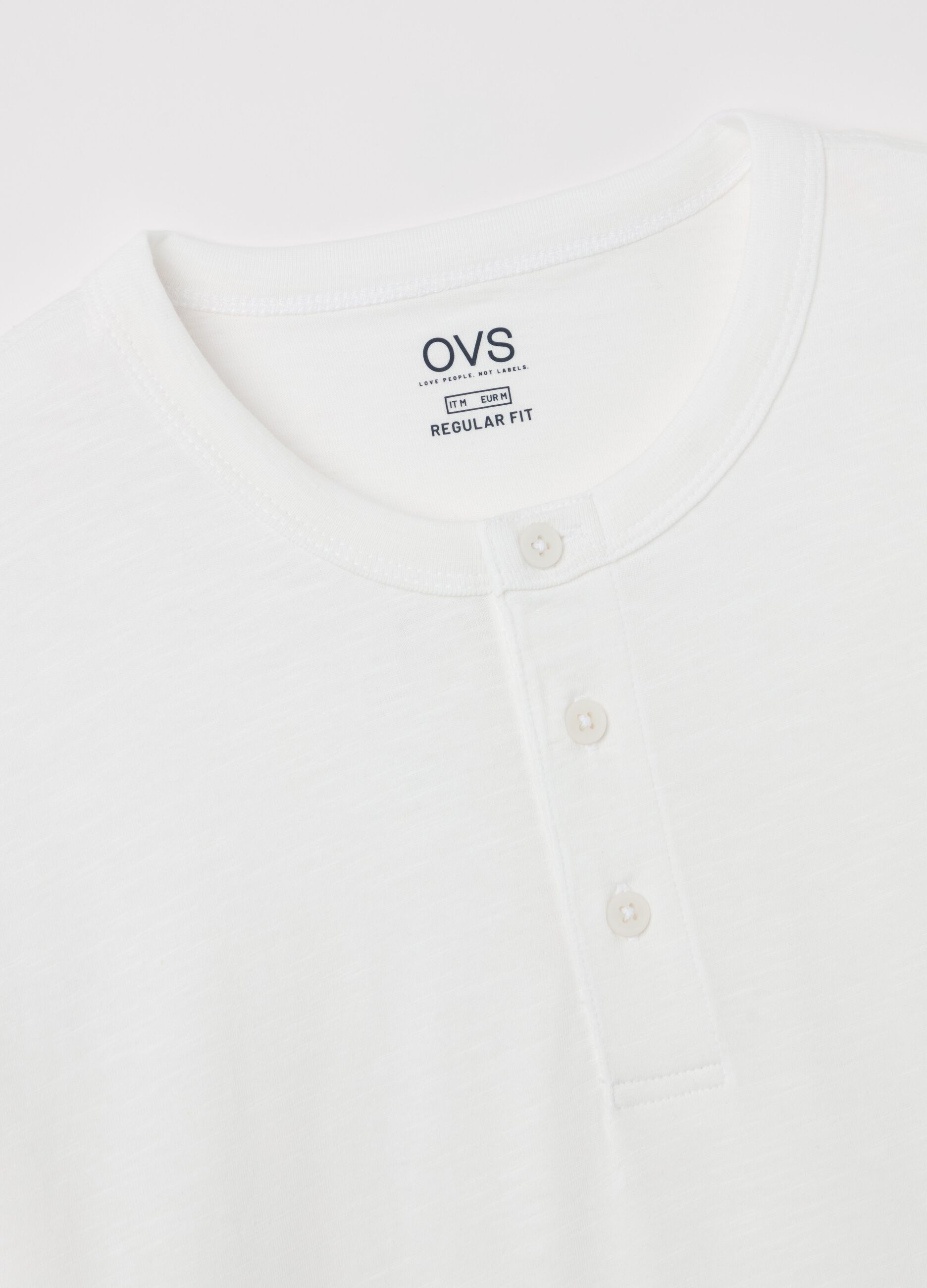 T-shirt in cotone scollo serafino