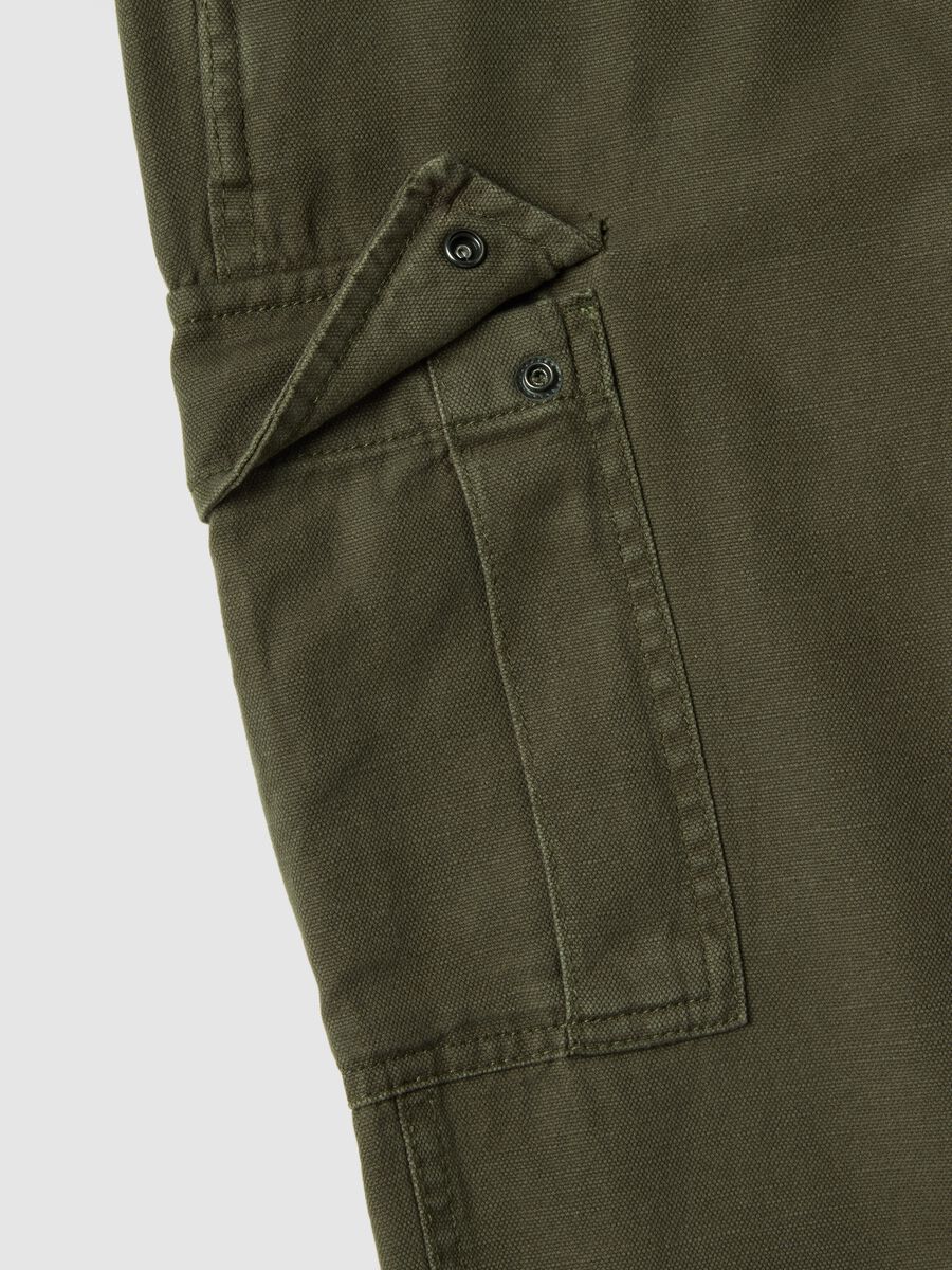 Green regular fit cotton and linen cargo trousers_5