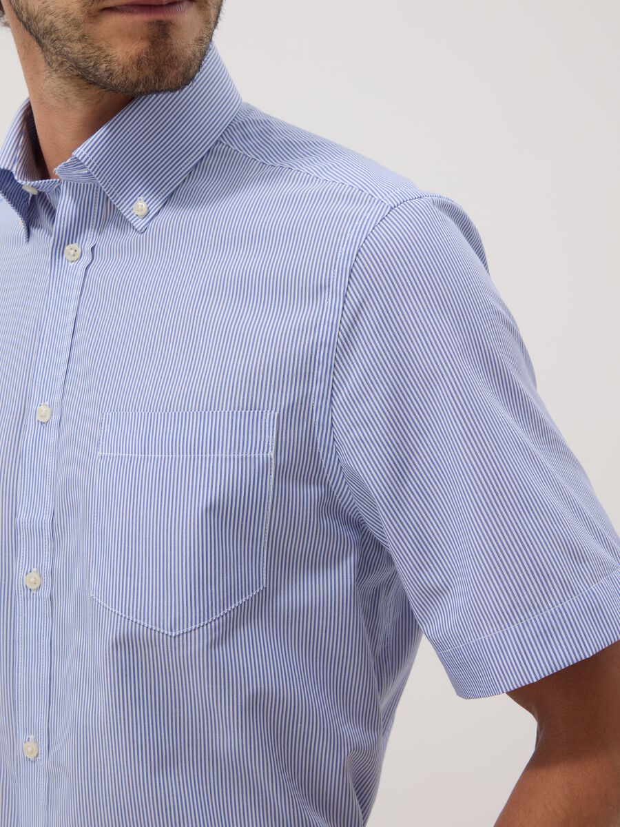 Camicia azzurra a righe a maniche corte regular fit_3