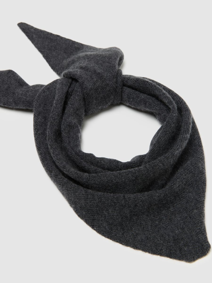 Grey scarf in wool and cashmere blend_2
